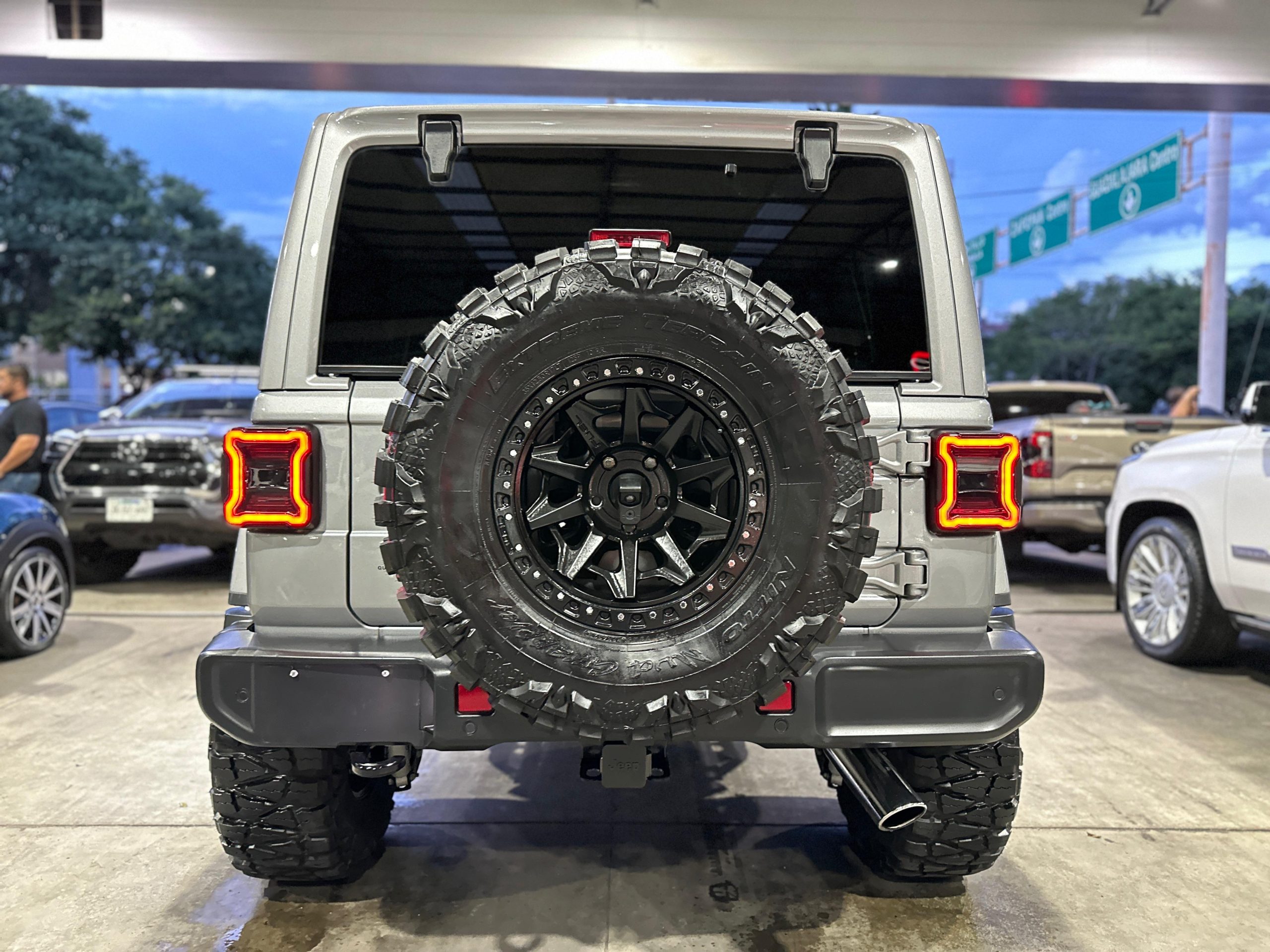 Jeep Wrangler 2021 SAHARA 4x4 Automático Gris