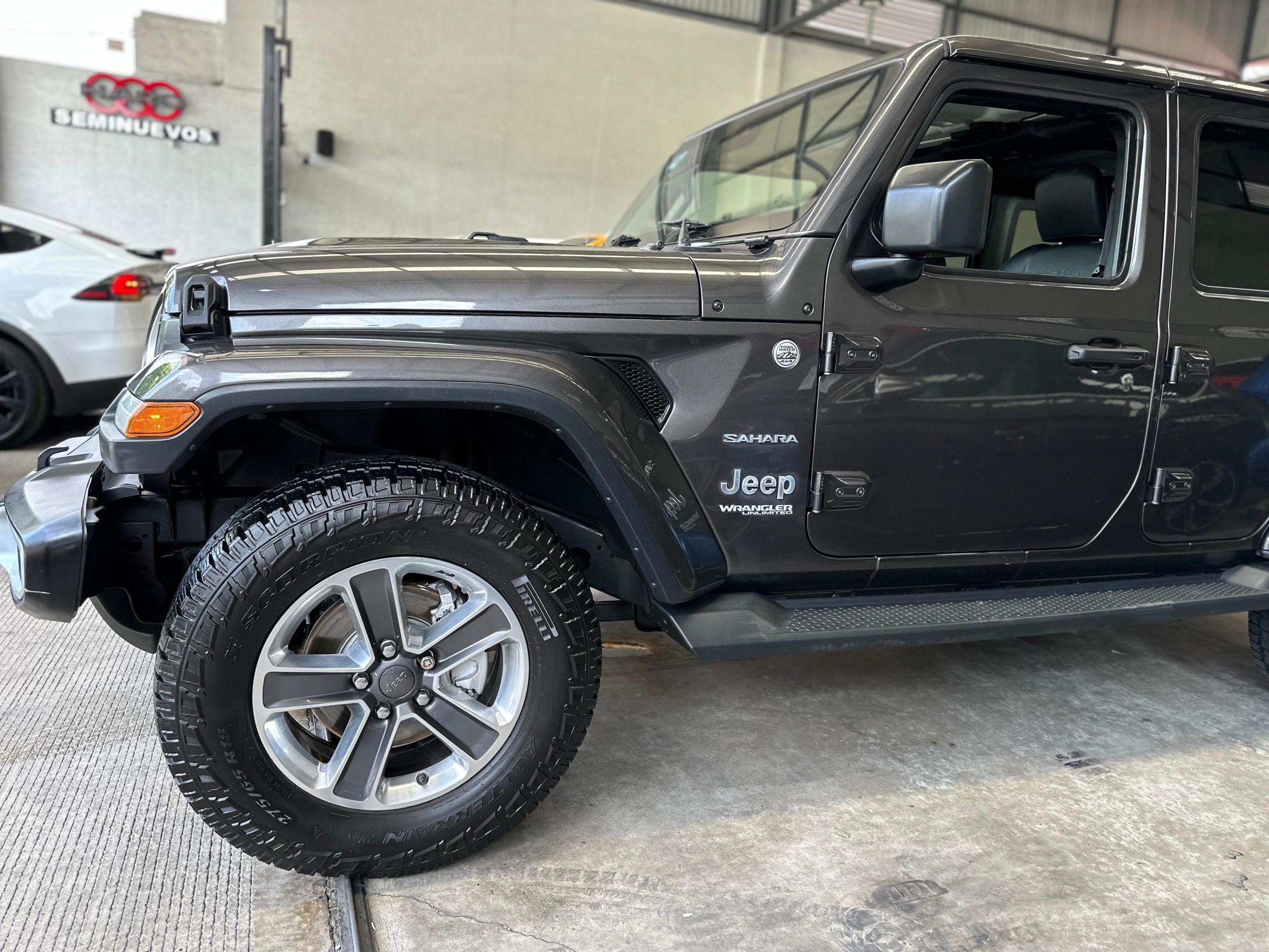 Jeep Wrangler 2021 UNLIMITED SÁHARA 4x4 Automático Gris