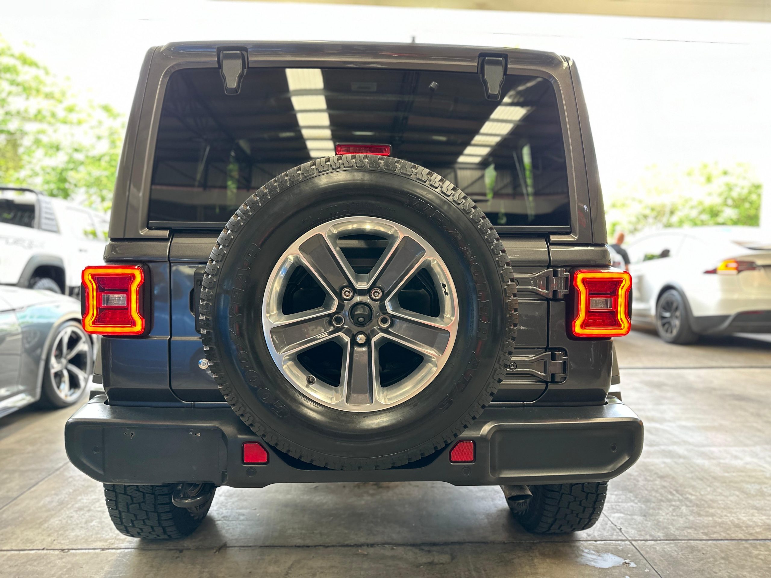 Jeep Wrangler 2021 UNLIMITED SÁHARA 4x4 Automático Gris