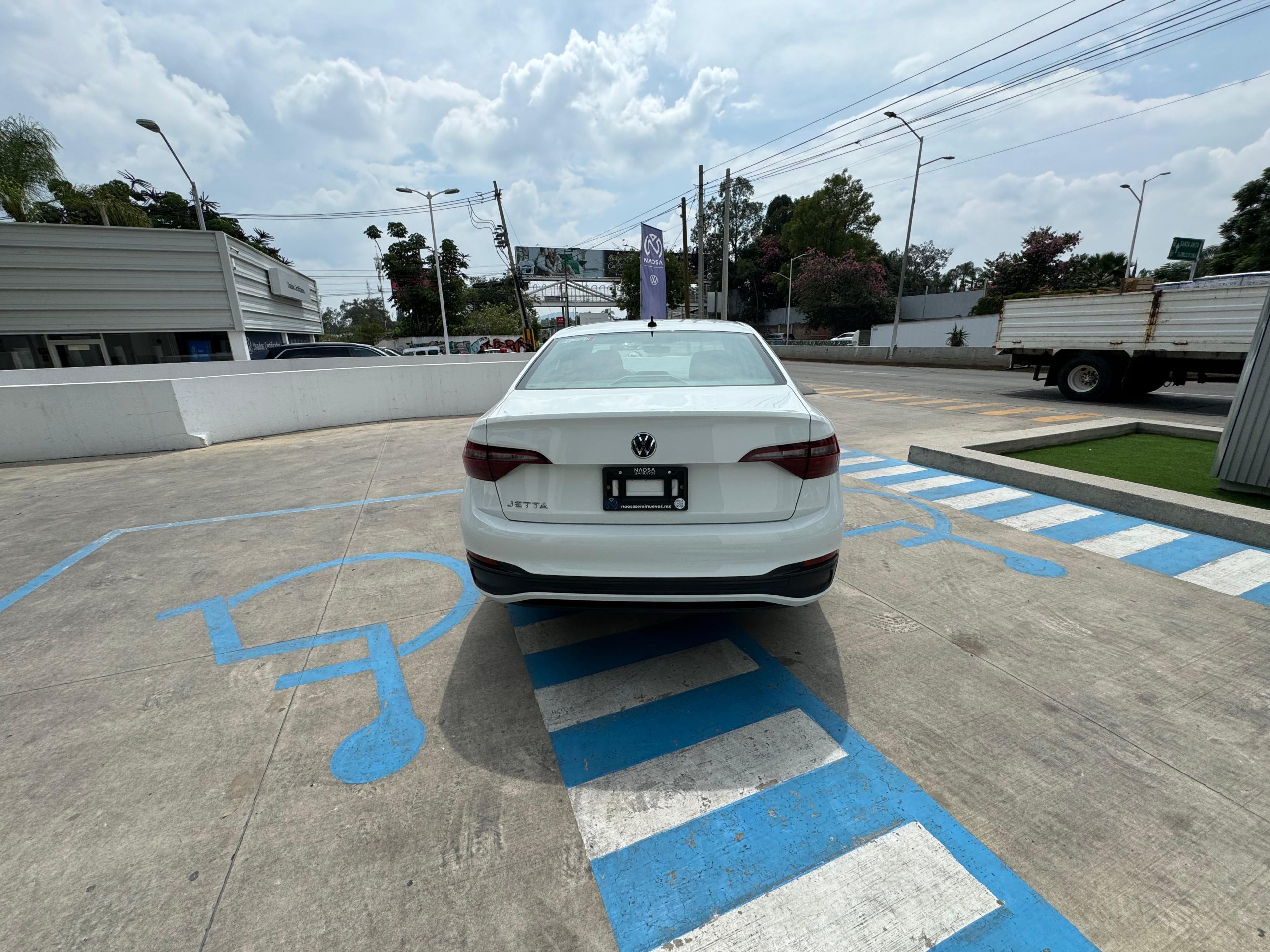 Volkswagen Jetta 2023 Trendline Automático Blanco