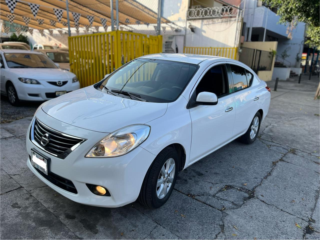 Nissan Versa 2012 Advance Automático Blanco
