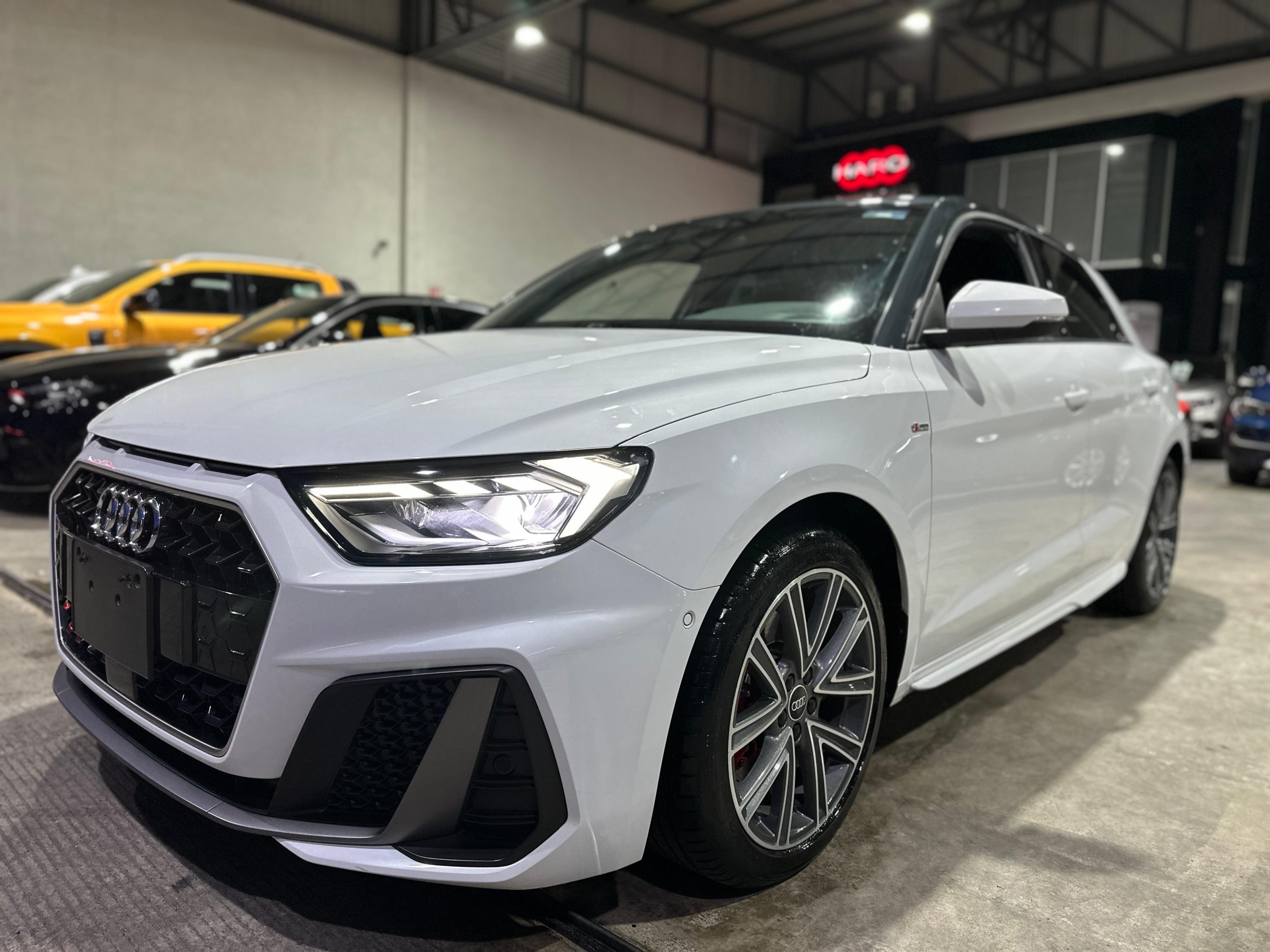 Audi A1 2022 613000 Automático Blanco