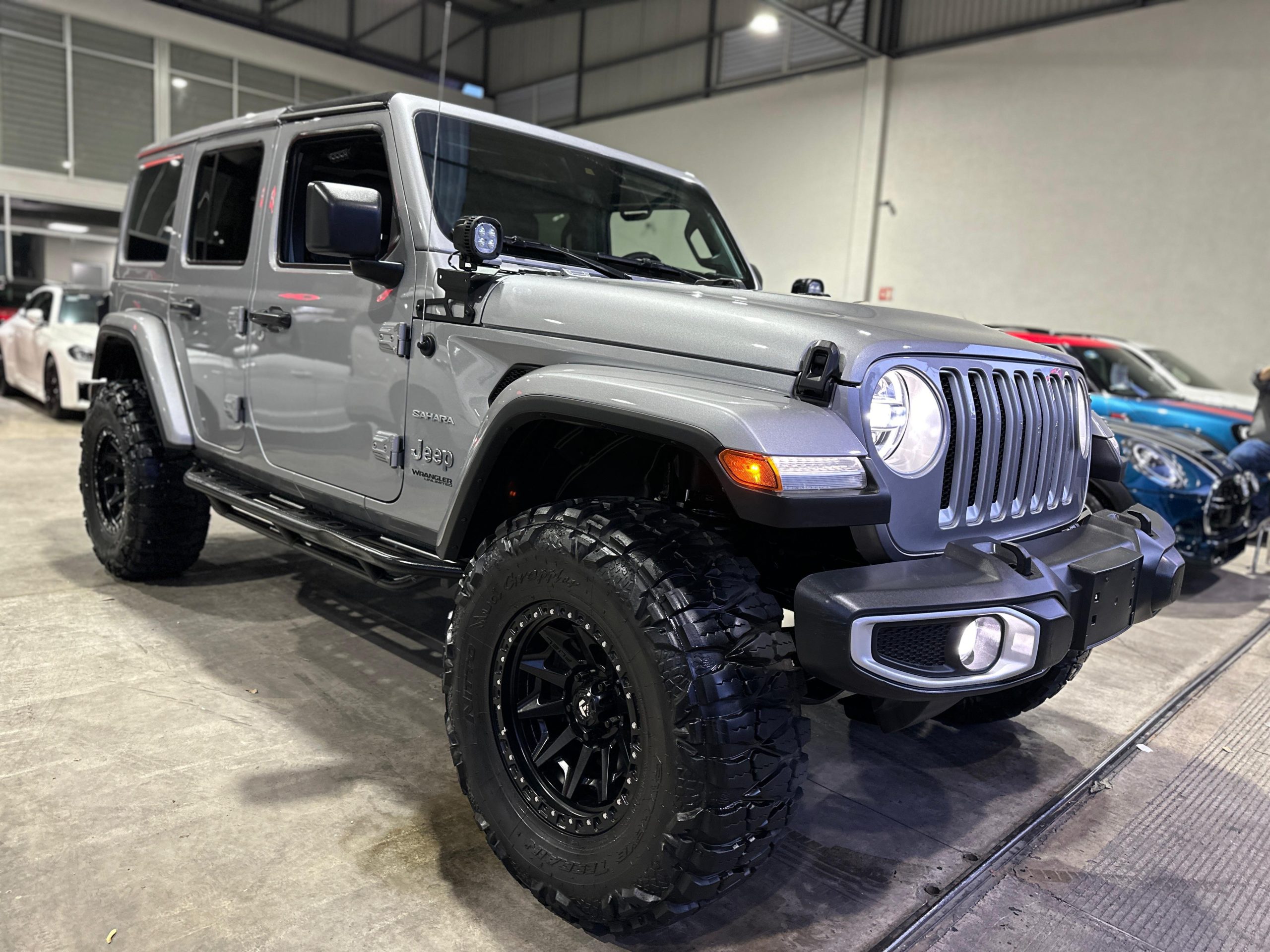 Jeep Wrangler 2021 SAHARA 4x4 Automático Gris