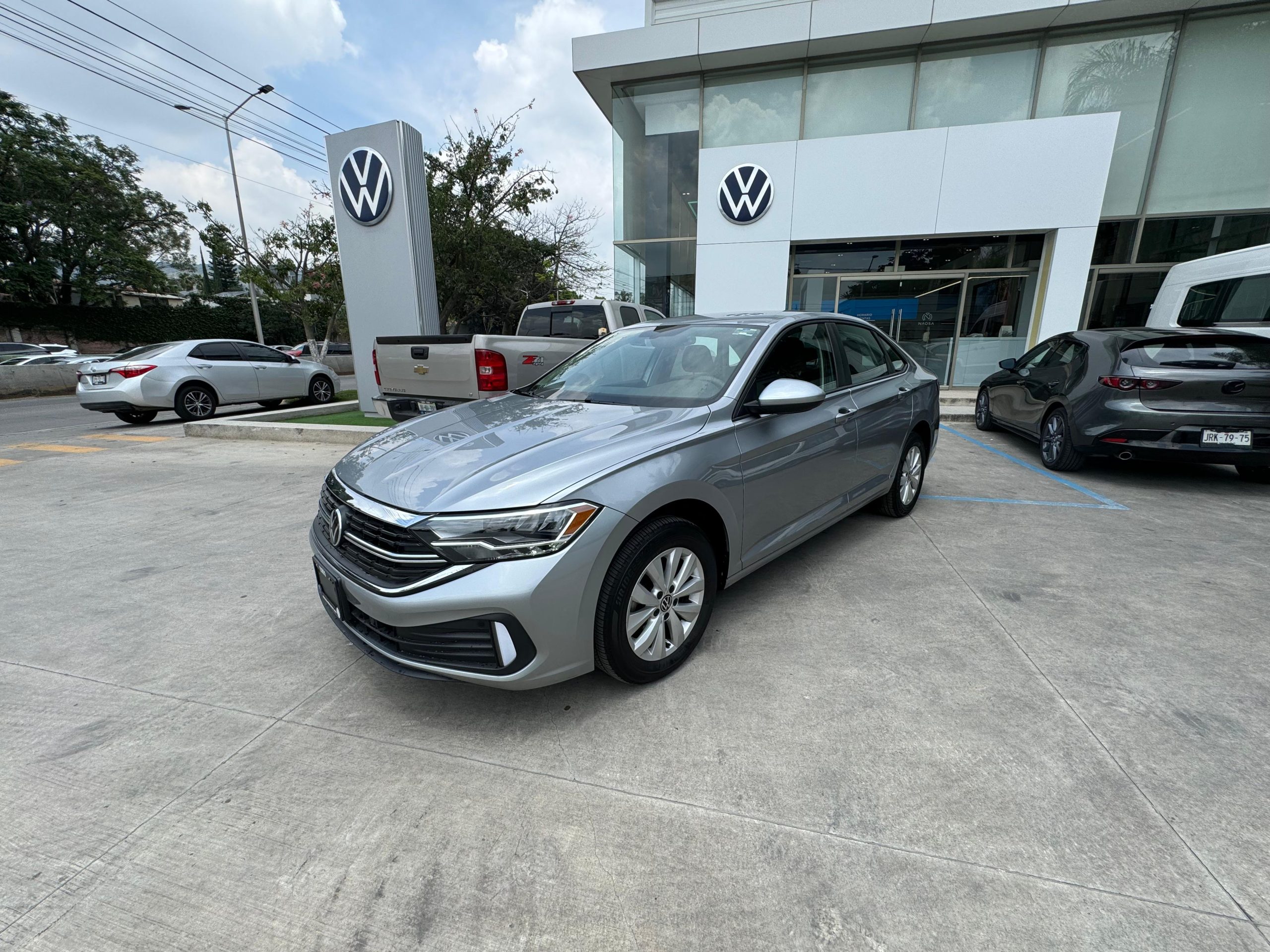 Volkswagen Jetta 2023 Comfortline Automático Plata