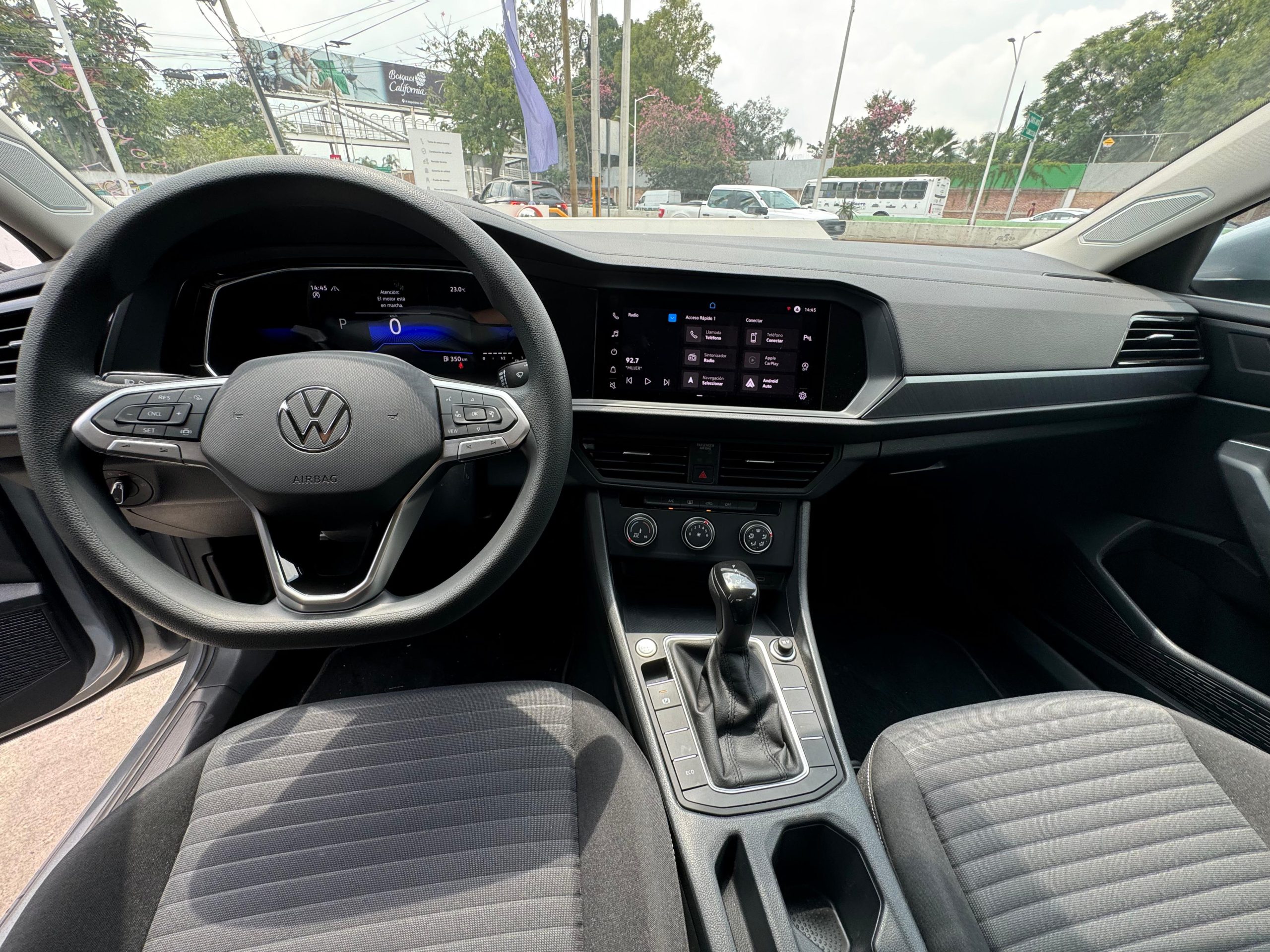 Volkswagen Jetta 2023 Comfortline Automático Plata