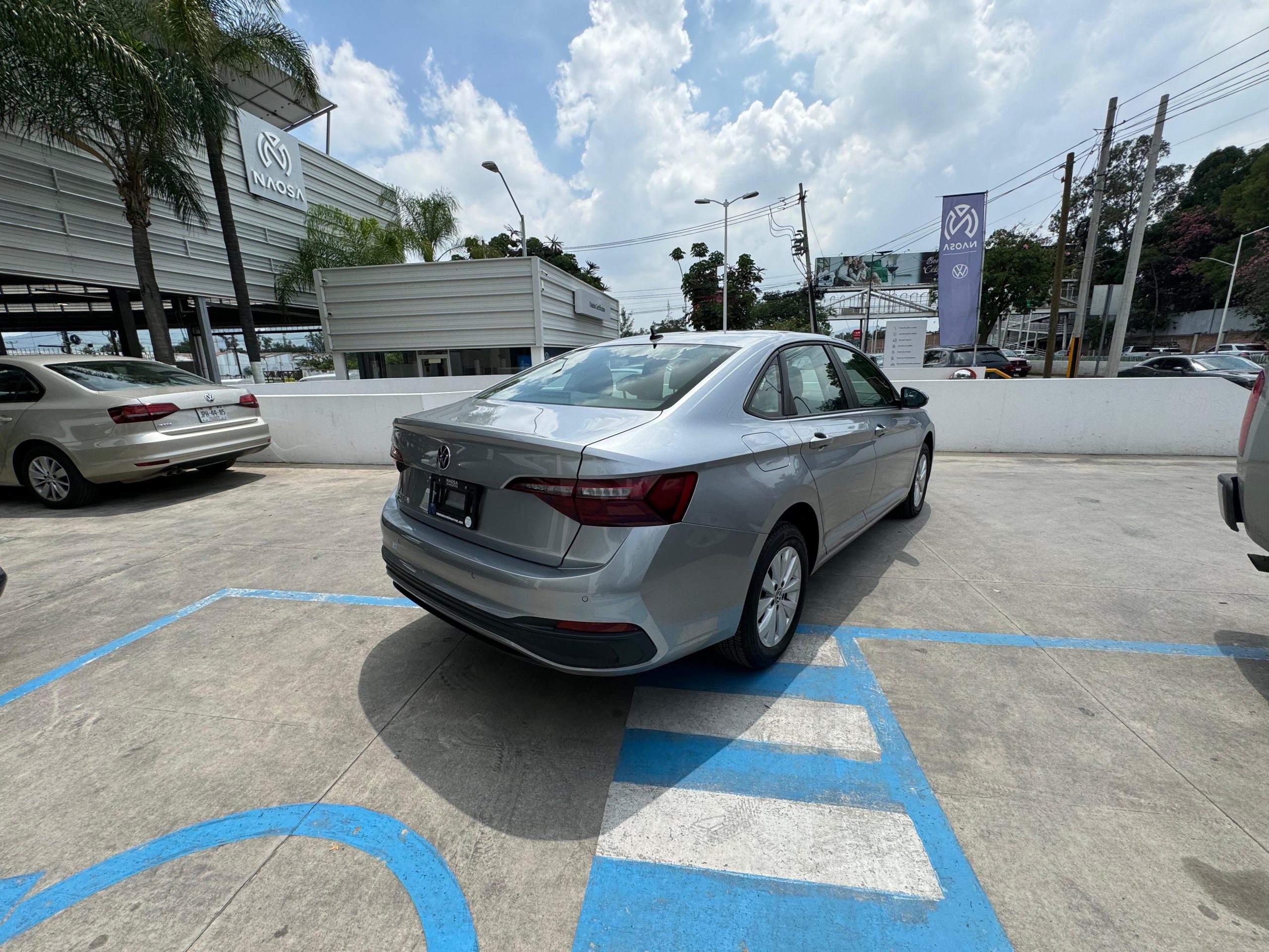 Volkswagen Jetta 2023 Comfortline Automático Plata