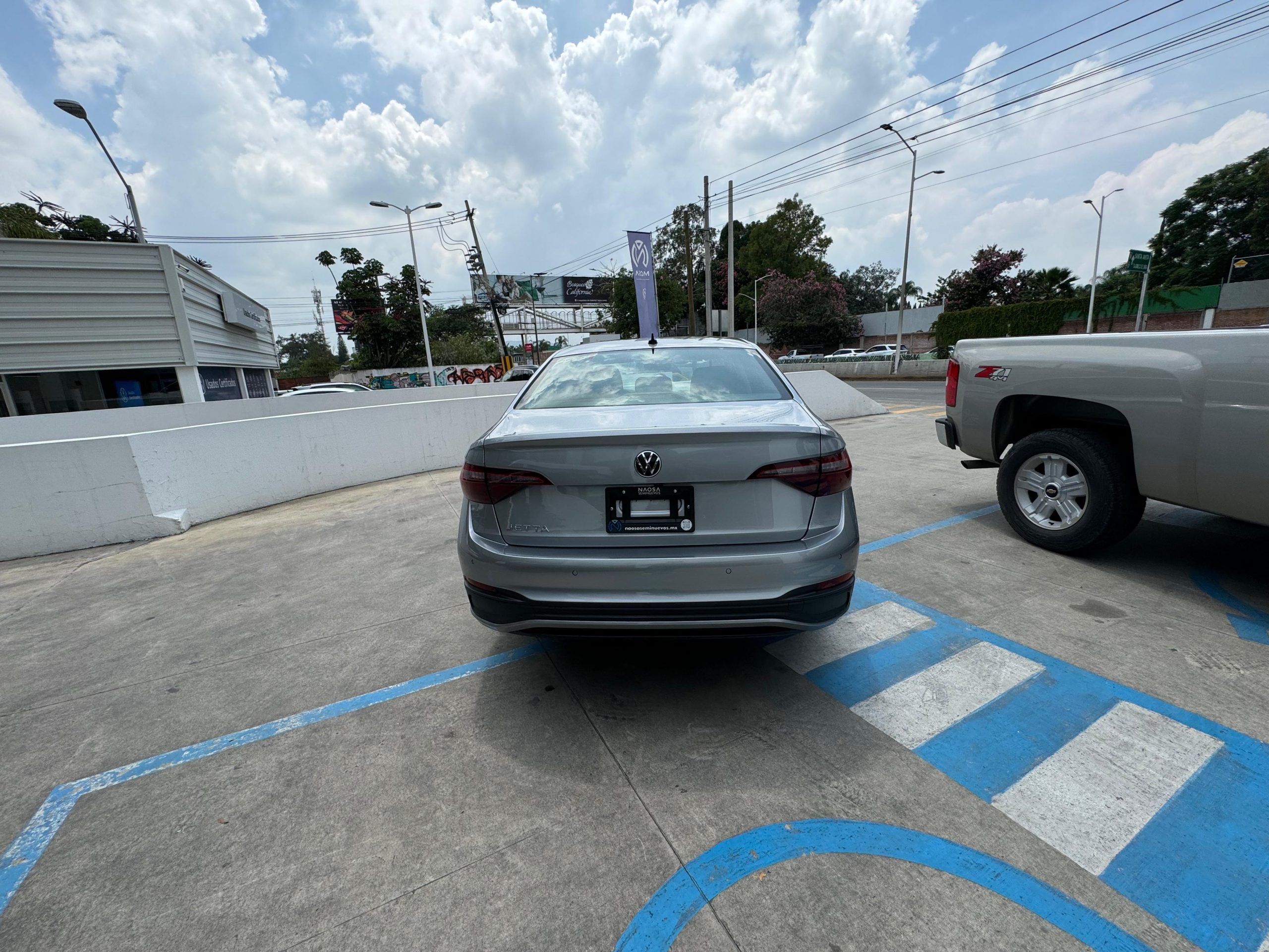 Volkswagen Jetta 2023 Comfortline Automático Plata