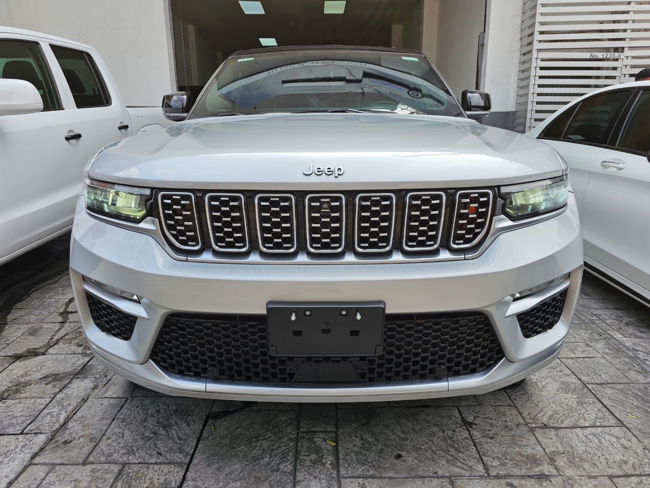 Jeep Grand Cherokee 2022 SUMIMIT Automático Gris