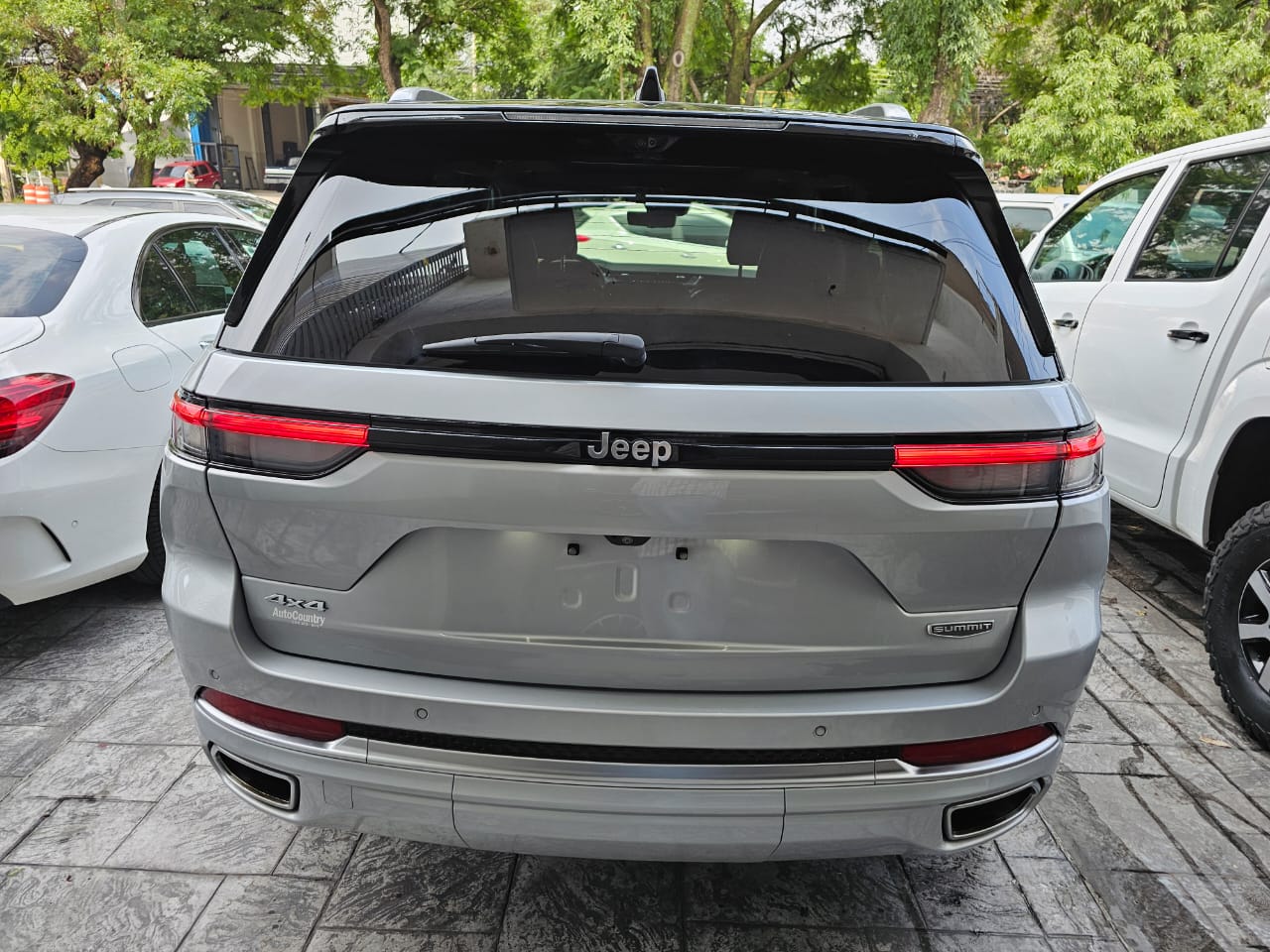 Jeep Grand Cherokee 2022 SUMIMIT Automático Gris