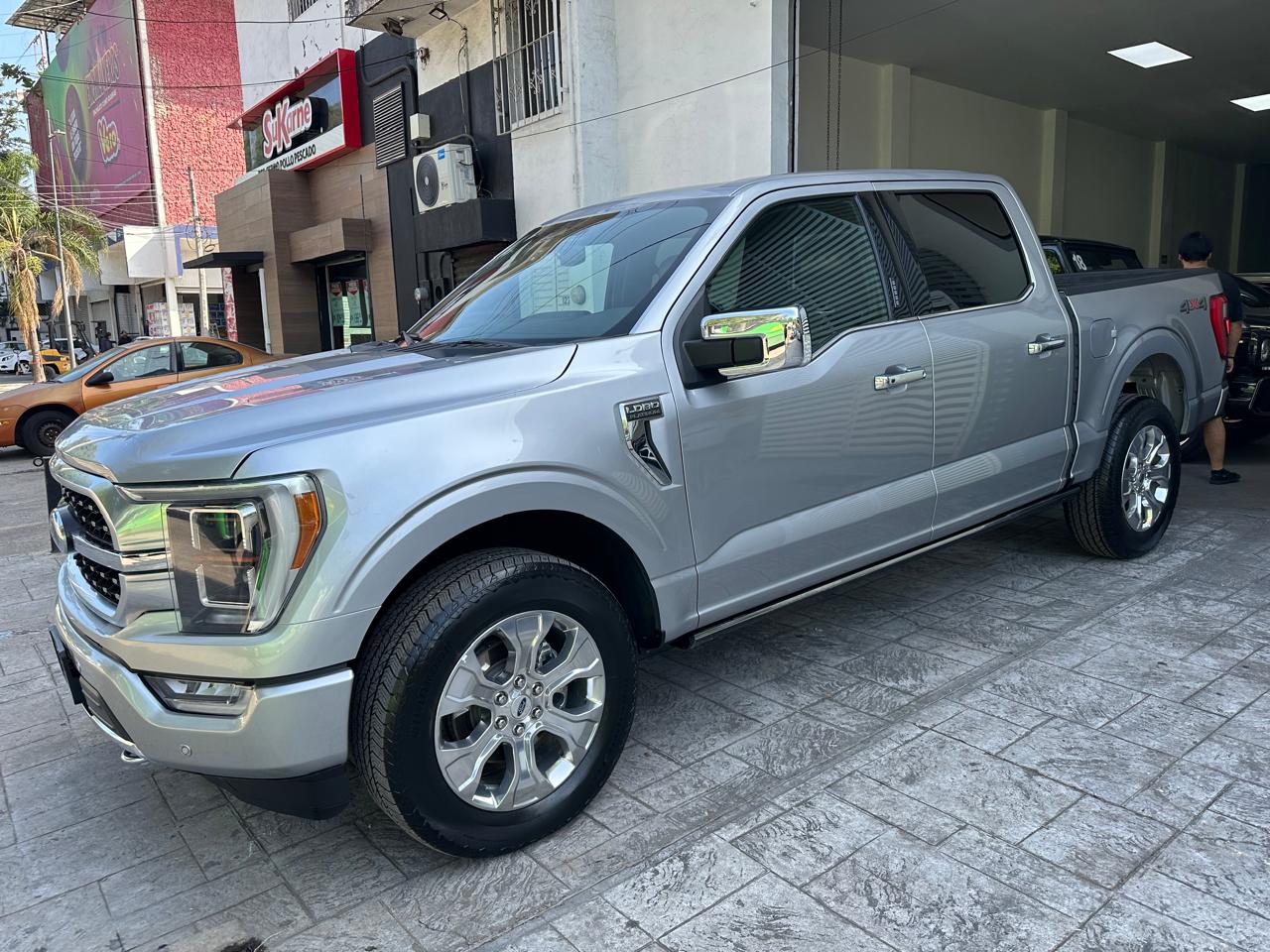 Ford Lobo 2022 PLATINUM Automático Plata