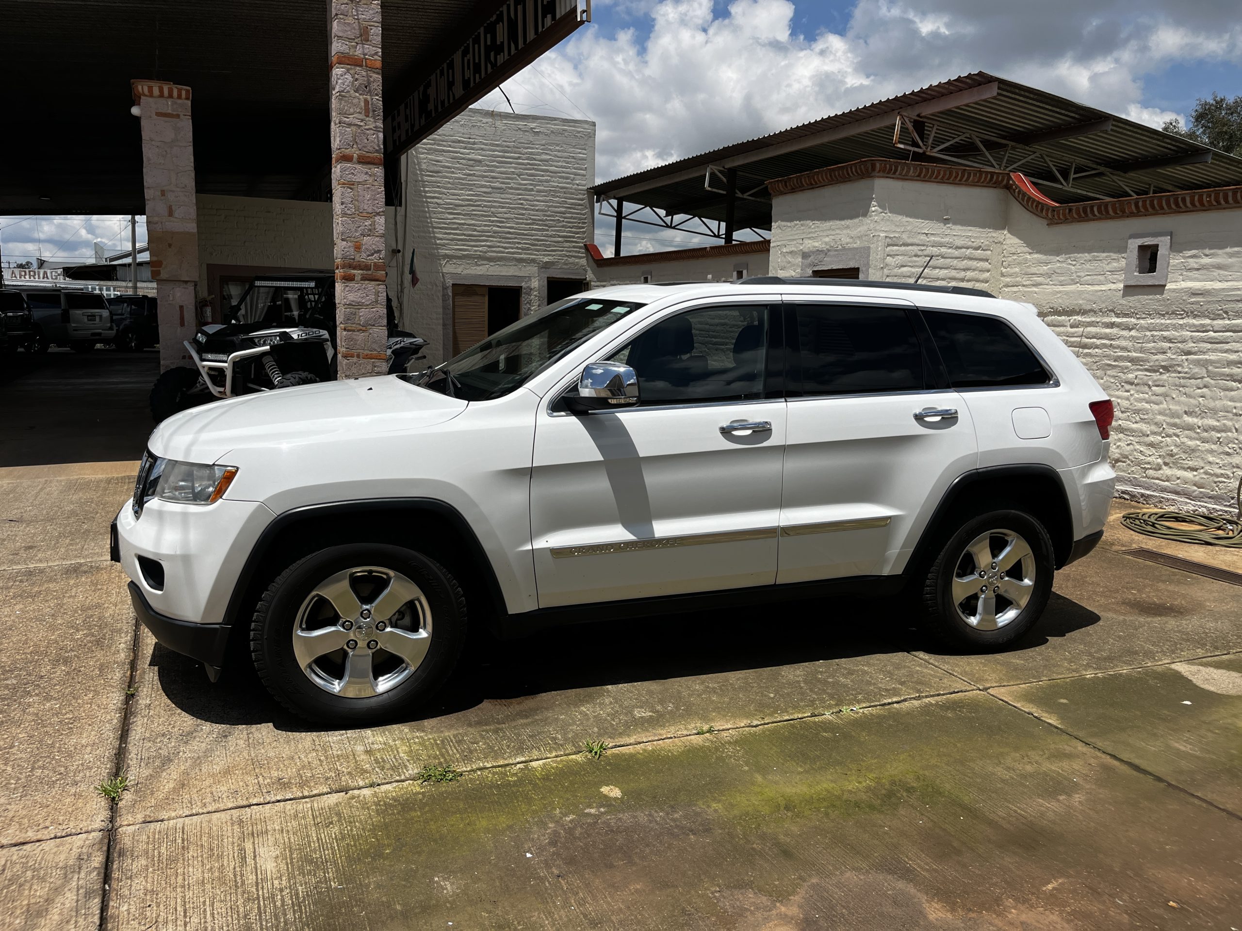 Jeep Grand Cherokee 2011 Limited Lujo Automático Blanco