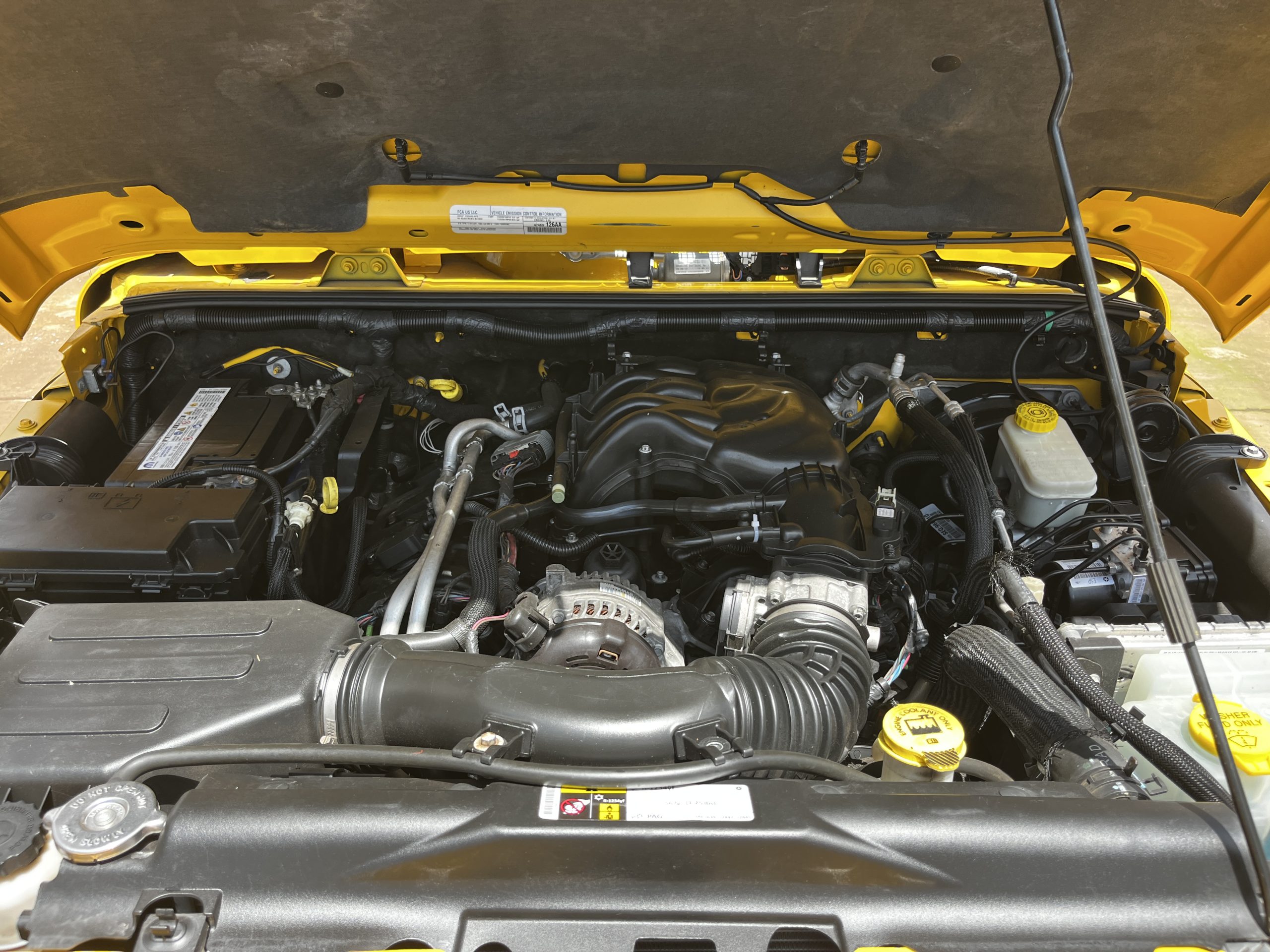 Jeep Wrangler 2015 Sahara Unlimited Automático Amarillo