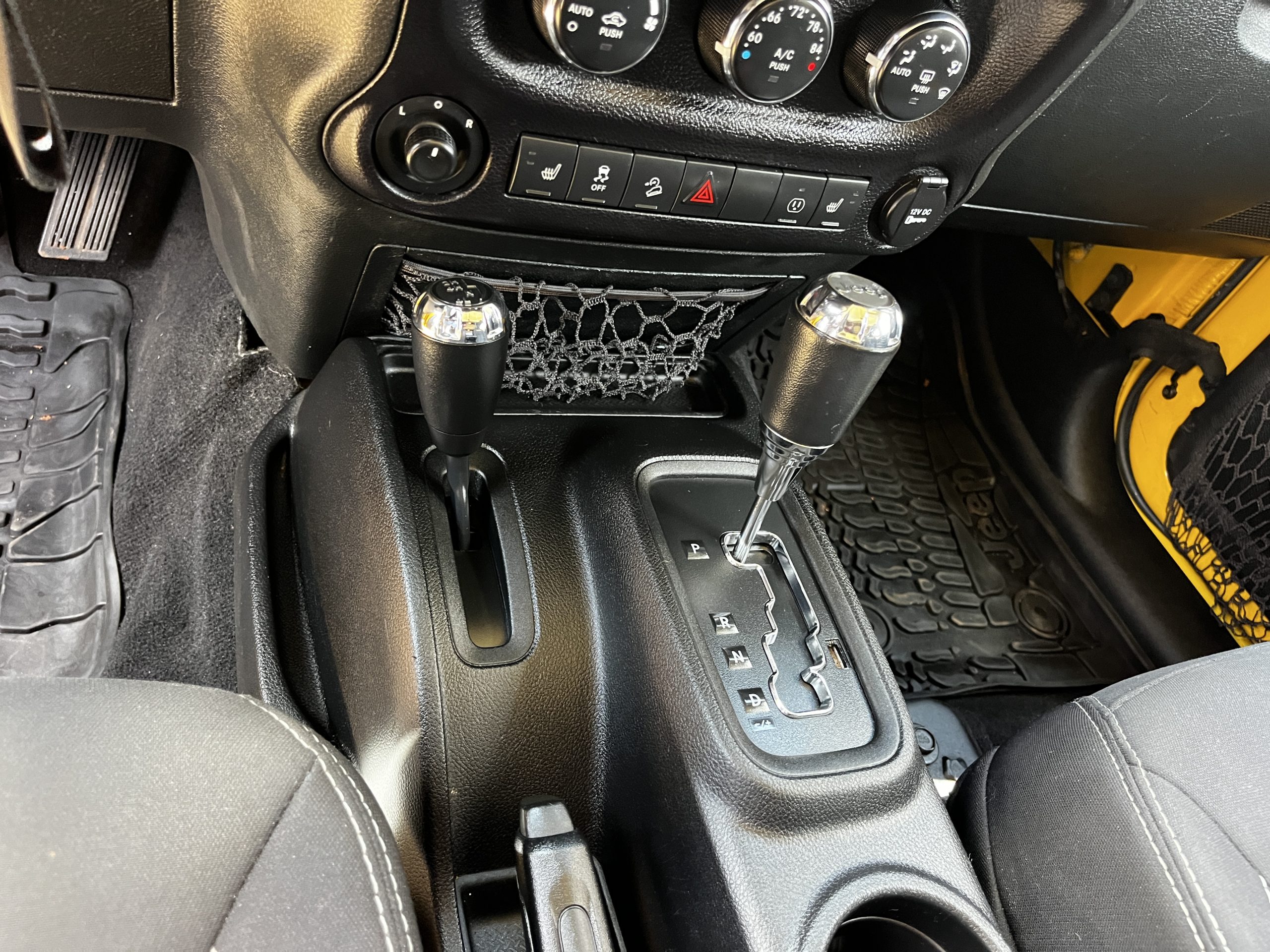 Jeep Wrangler 2015 Sahara Unlimited Automático Amarillo