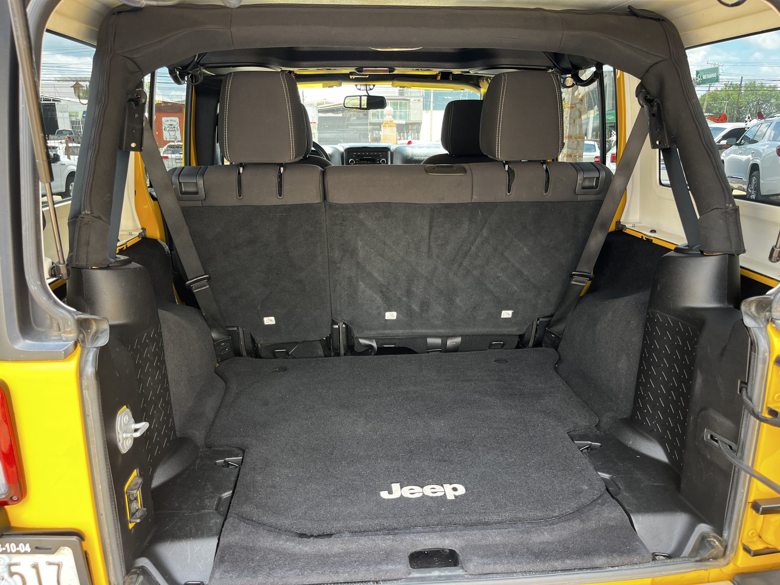 Jeep Wrangler 2015 Sahara Unlimited Automático Amarillo