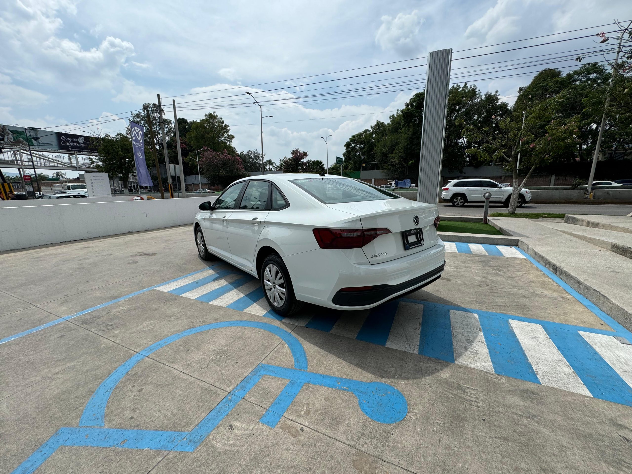 Volkswagen Jetta 2023 Trendline Automático Blanco