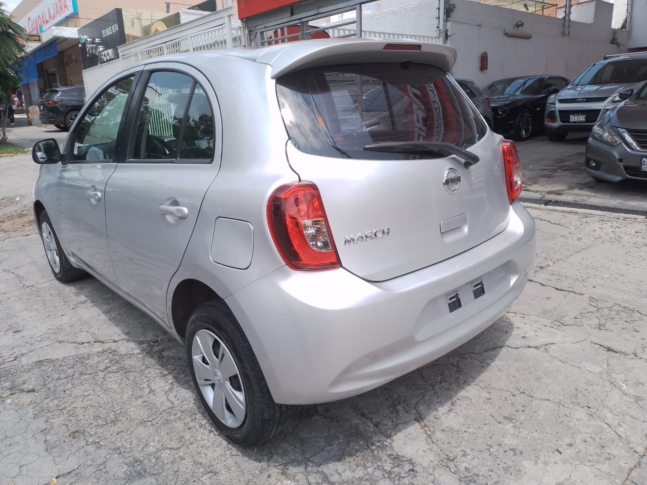 Nissan March 2018 SENCE Automático Plata