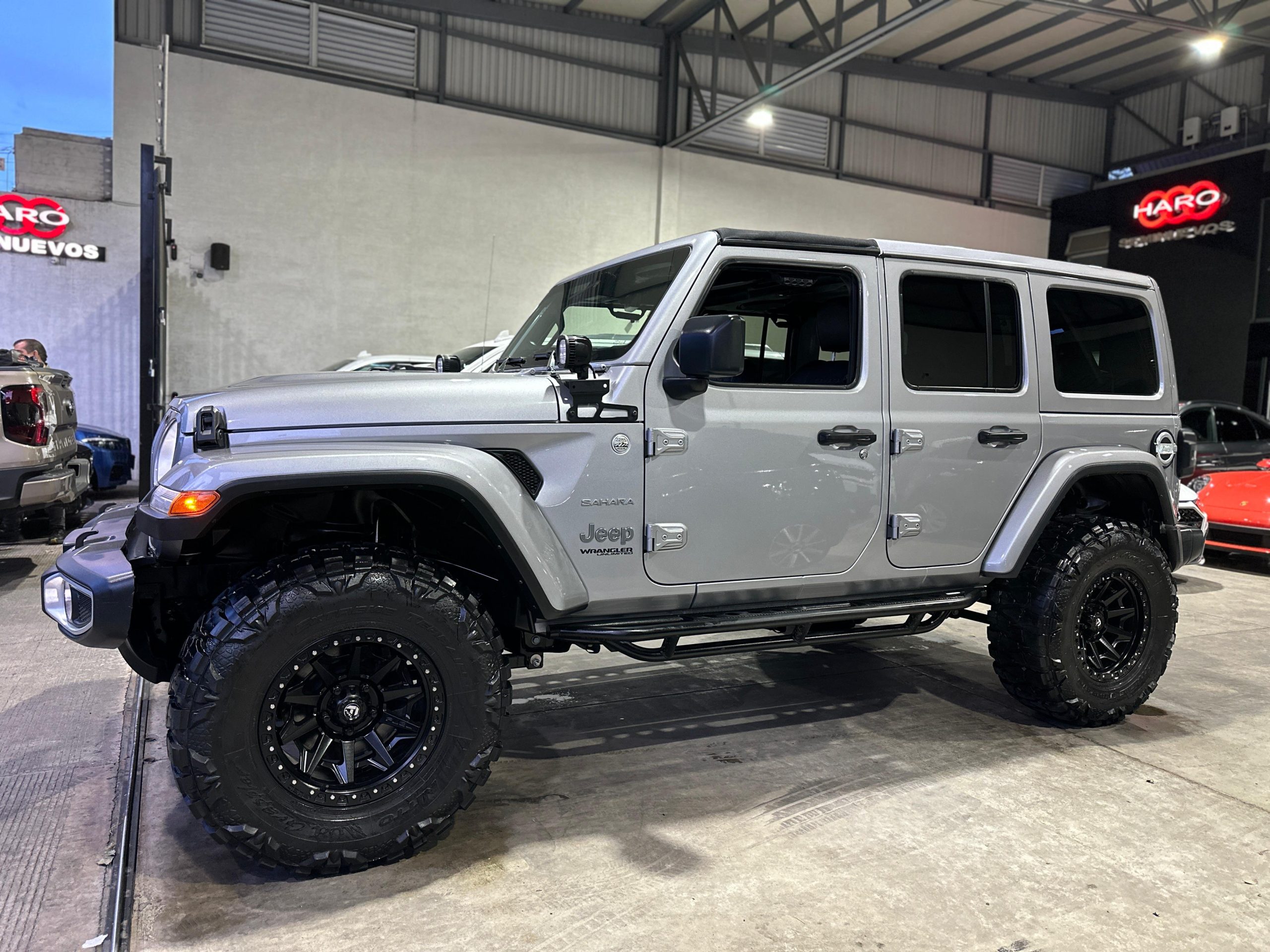 Jeep Wrangler 2021 SAHARA 4x4 Automático Gris