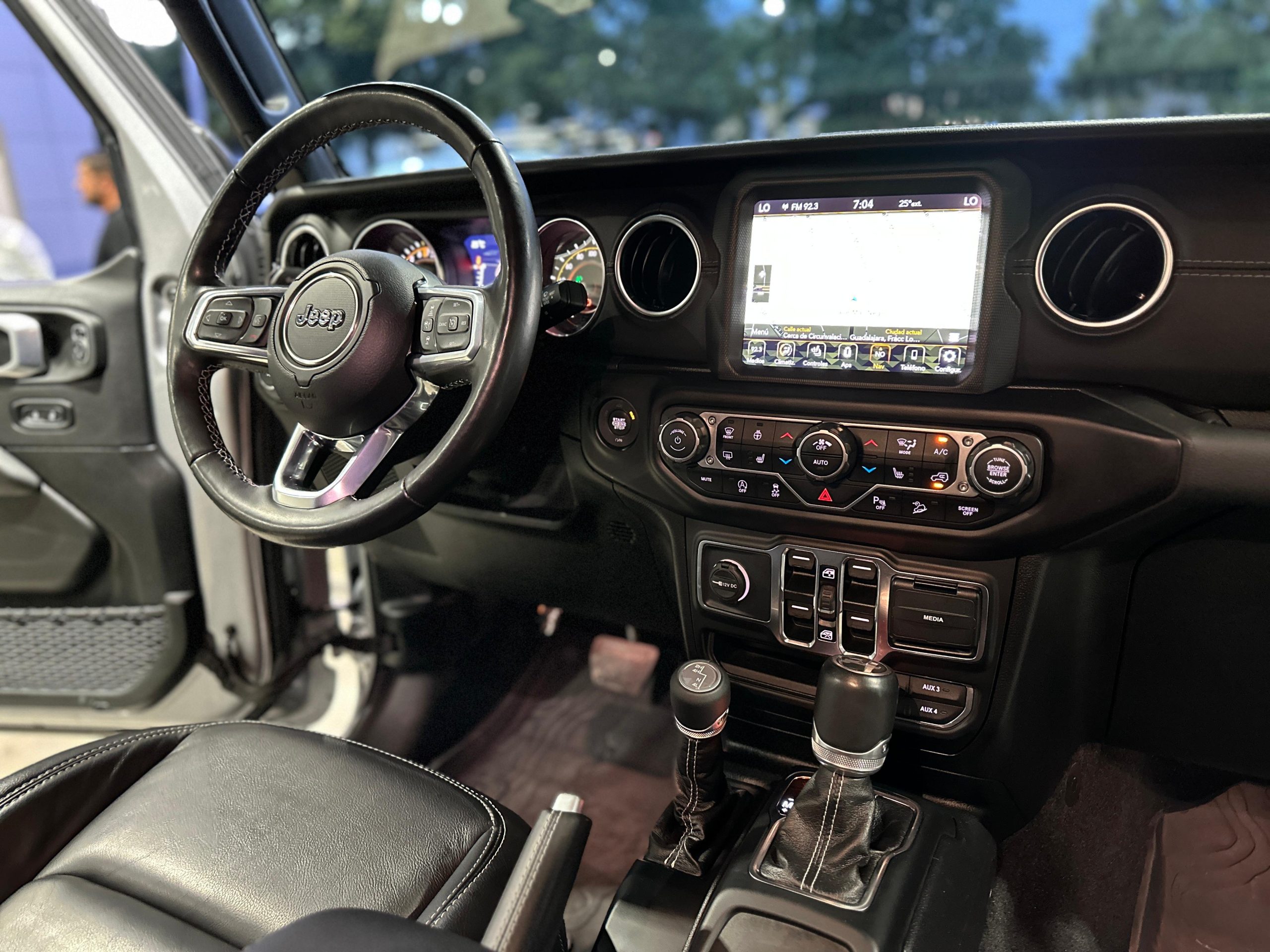 Jeep Wrangler 2021 SAHARA 4x4 Automático Gris