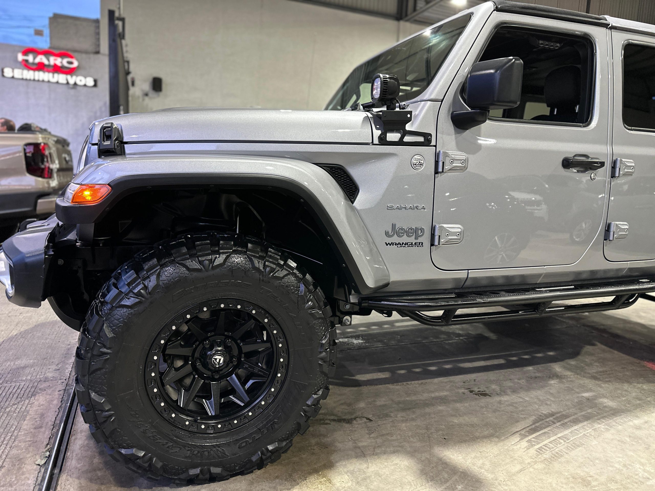 Jeep Wrangler 2021 SAHARA 4x4 Automático Gris