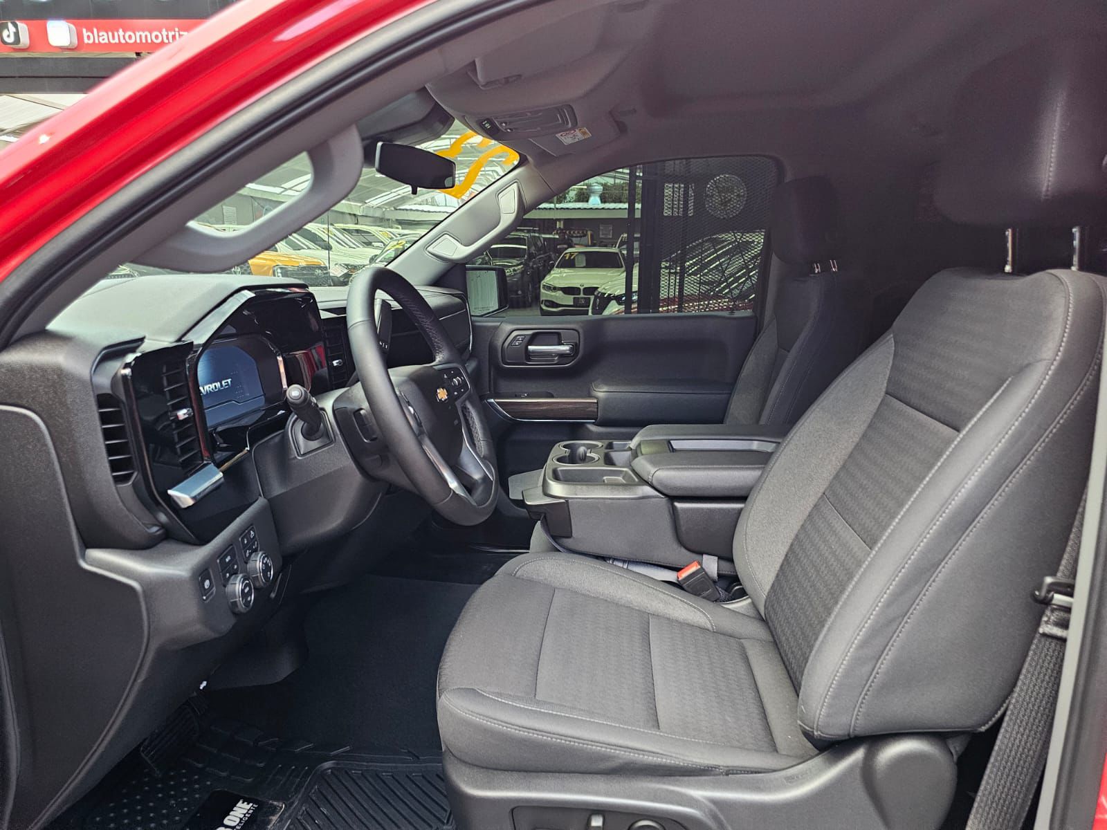 Chevrolet Cheyenne 2023 LT 4x4 Automático Rojo