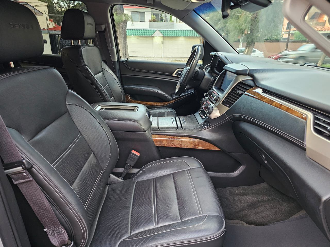 GMC Yukon 2015 Denali Automático Plata