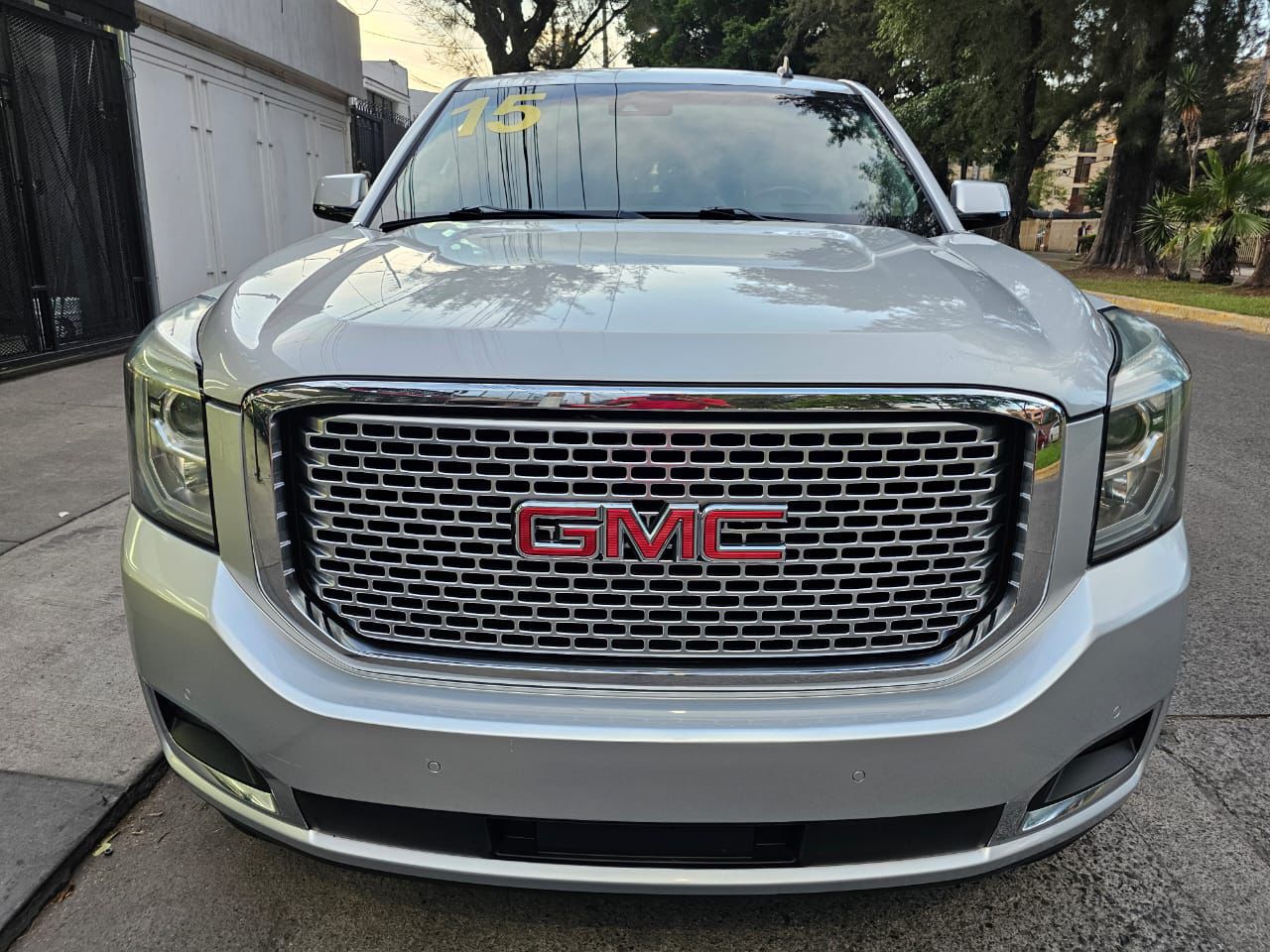 GMC Yukon 2015 Denali Automático Plata