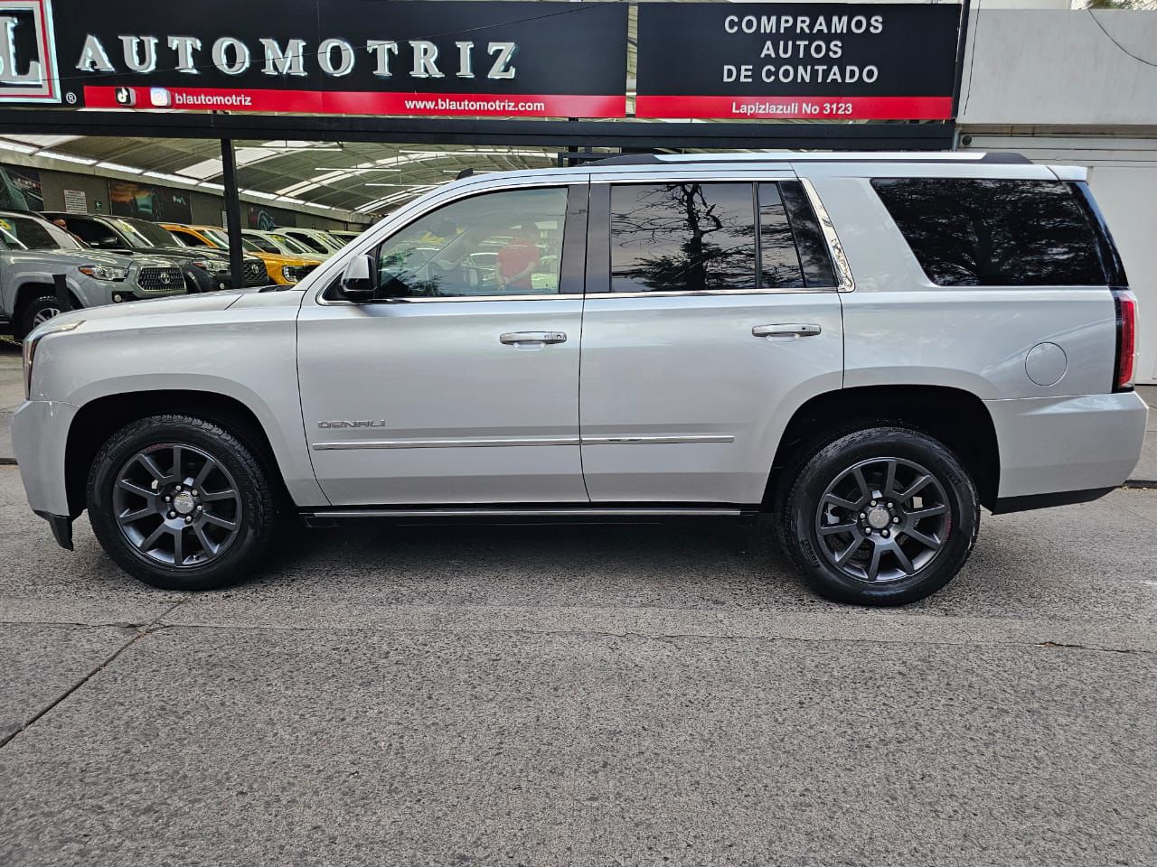 GMC Yukon 2015 Denali Automático Plata