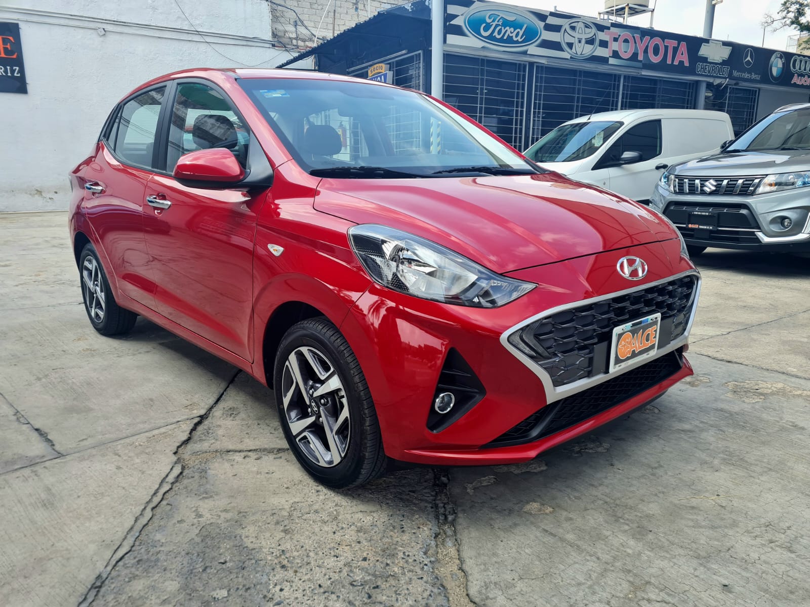 Hyundai Grand i10 2023 GLS Automático Rojo