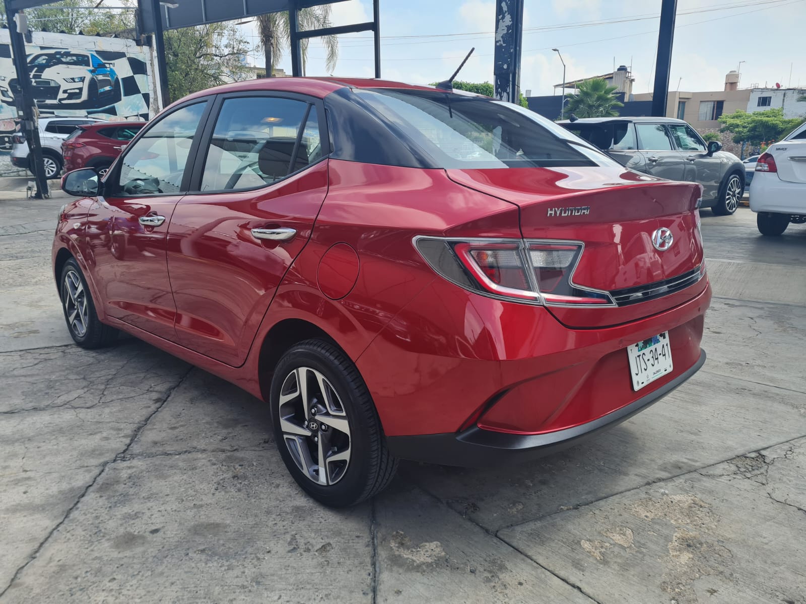 Hyundai Grand i10 2023 GLS Automático Rojo