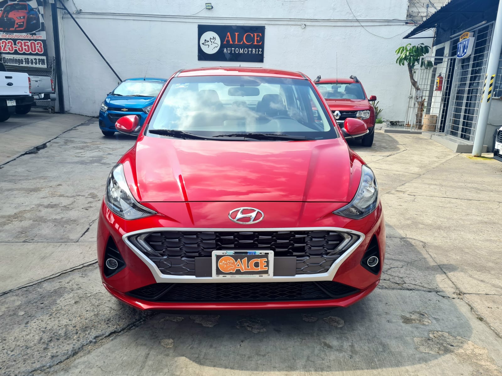 Hyundai Grand i10 2023 GLS Automático Rojo