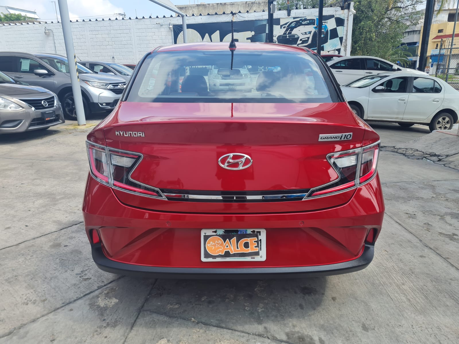 Hyundai Grand i10 2023 GLS Automático Rojo