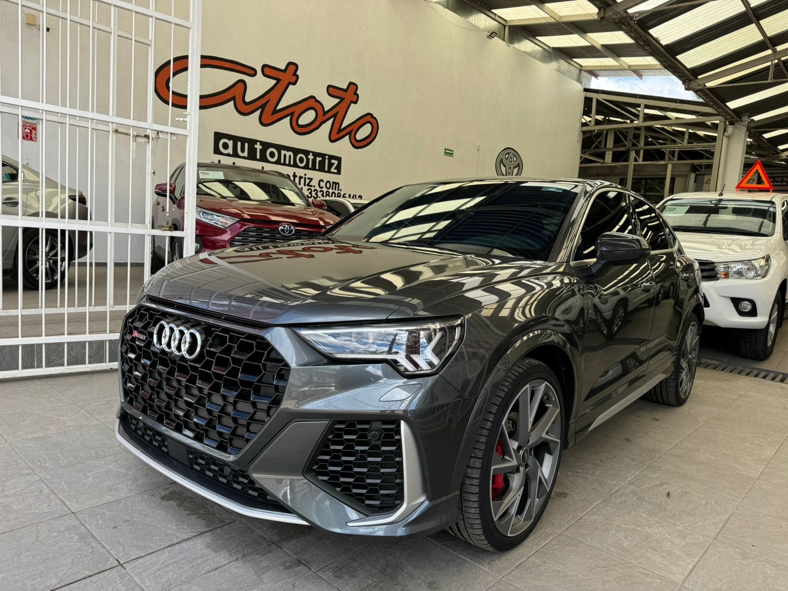 Audi RS 2021 Q3 Performance Automático Gris