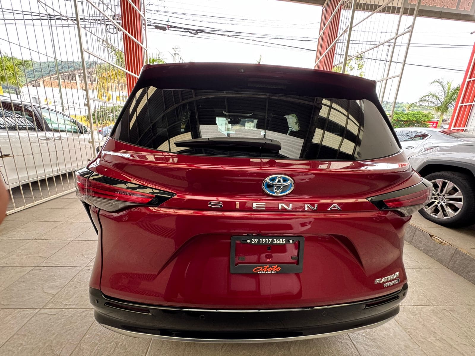 Toyota Sienna 2024 Limited Platinum Híbrida Automático Rojo
