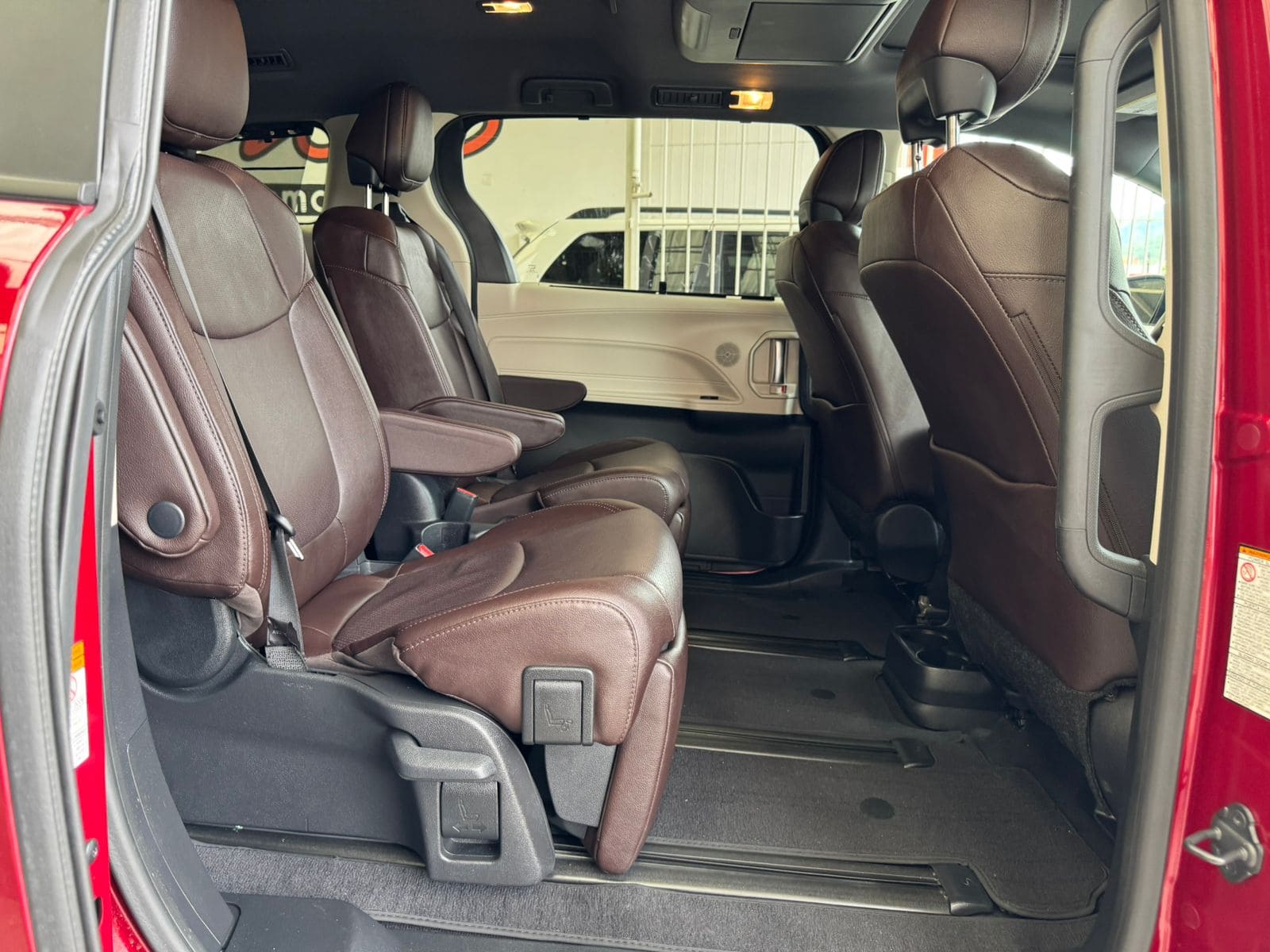 Toyota Sienna 2024 Limited Platinum Híbrida Automático Rojo