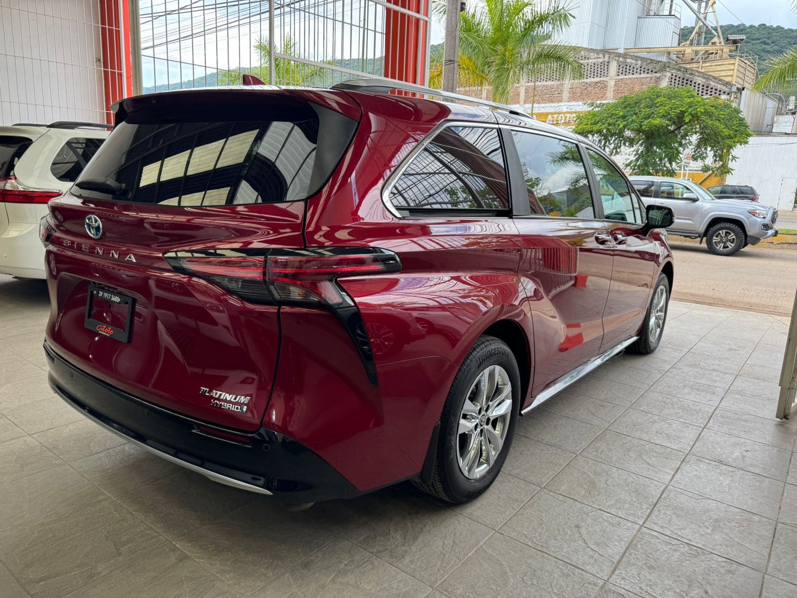 Toyota Sienna 2024 Limited Platinum Híbrida Automático Rojo