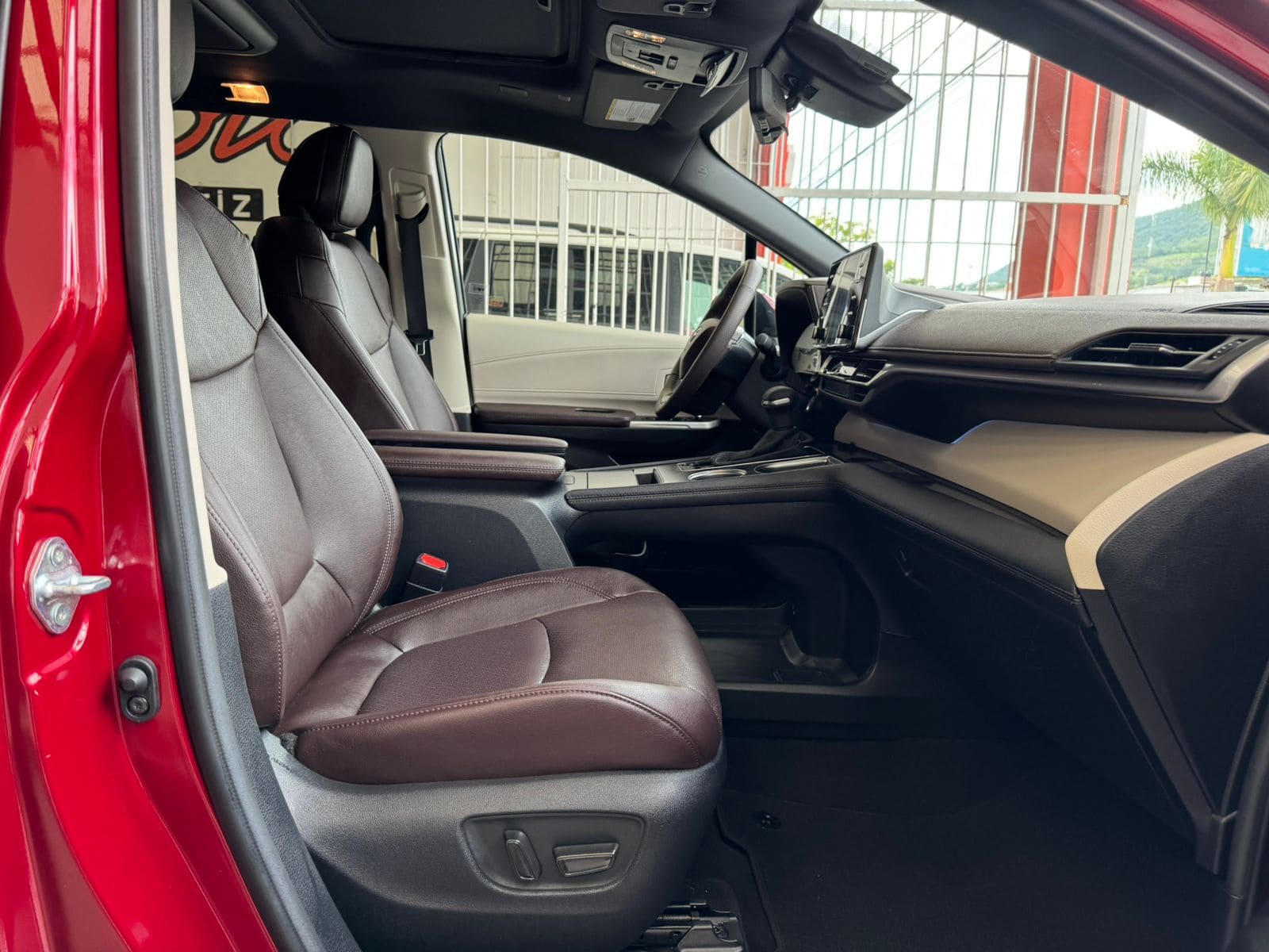 Toyota Sienna 2024 Limited Platinum Híbrida Automático Rojo