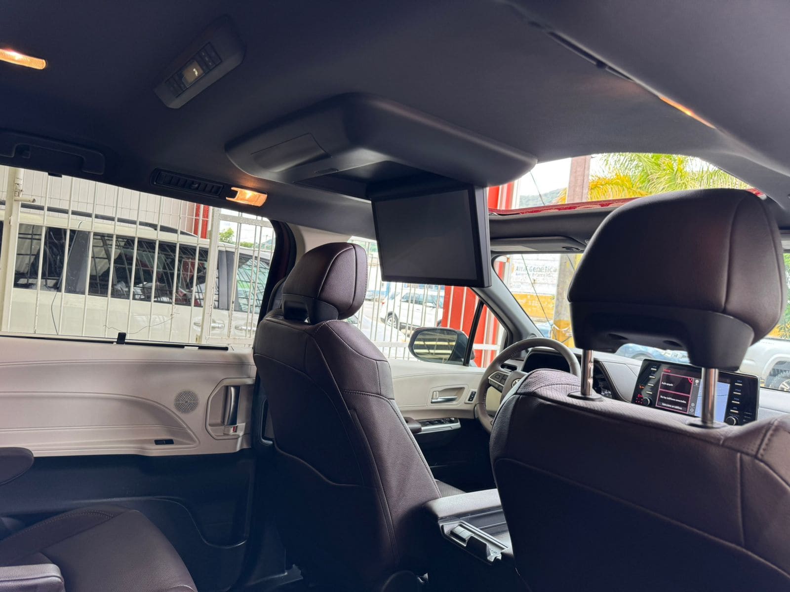 Toyota Sienna 2024 Limited Platinum Híbrida Automático Rojo