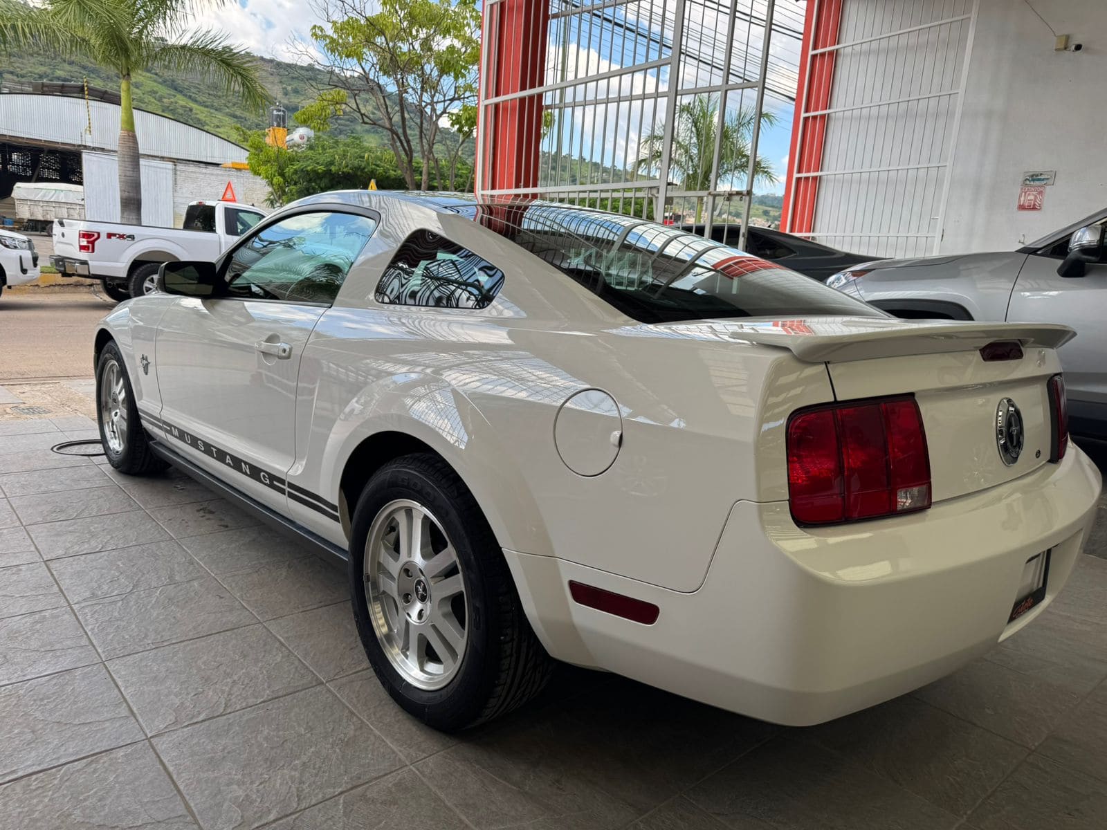 Ford Mustang 2009 Deluxe Automático Blanco