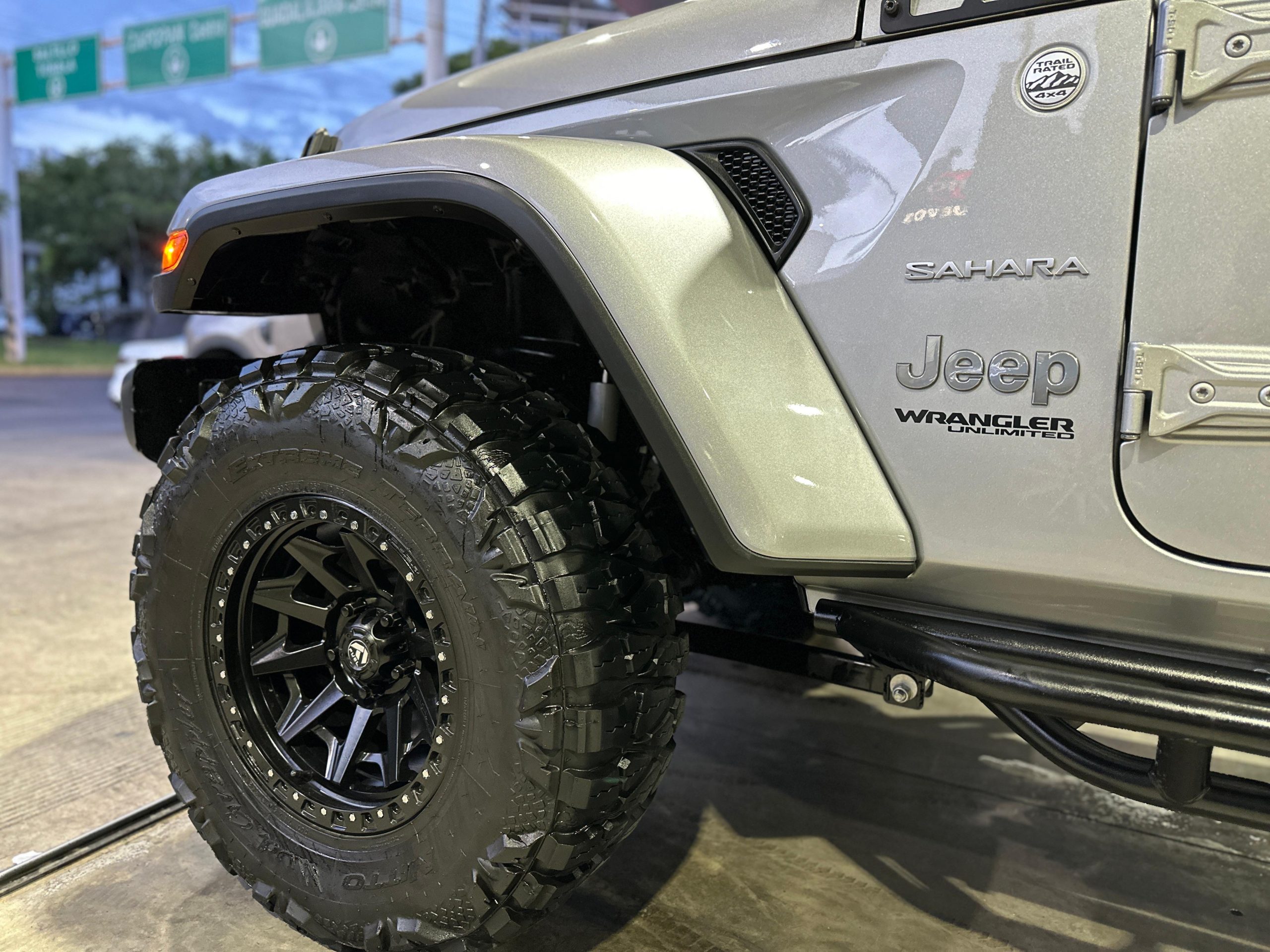 Jeep Wrangler 2021 SAHARA 4x4 Automático Gris