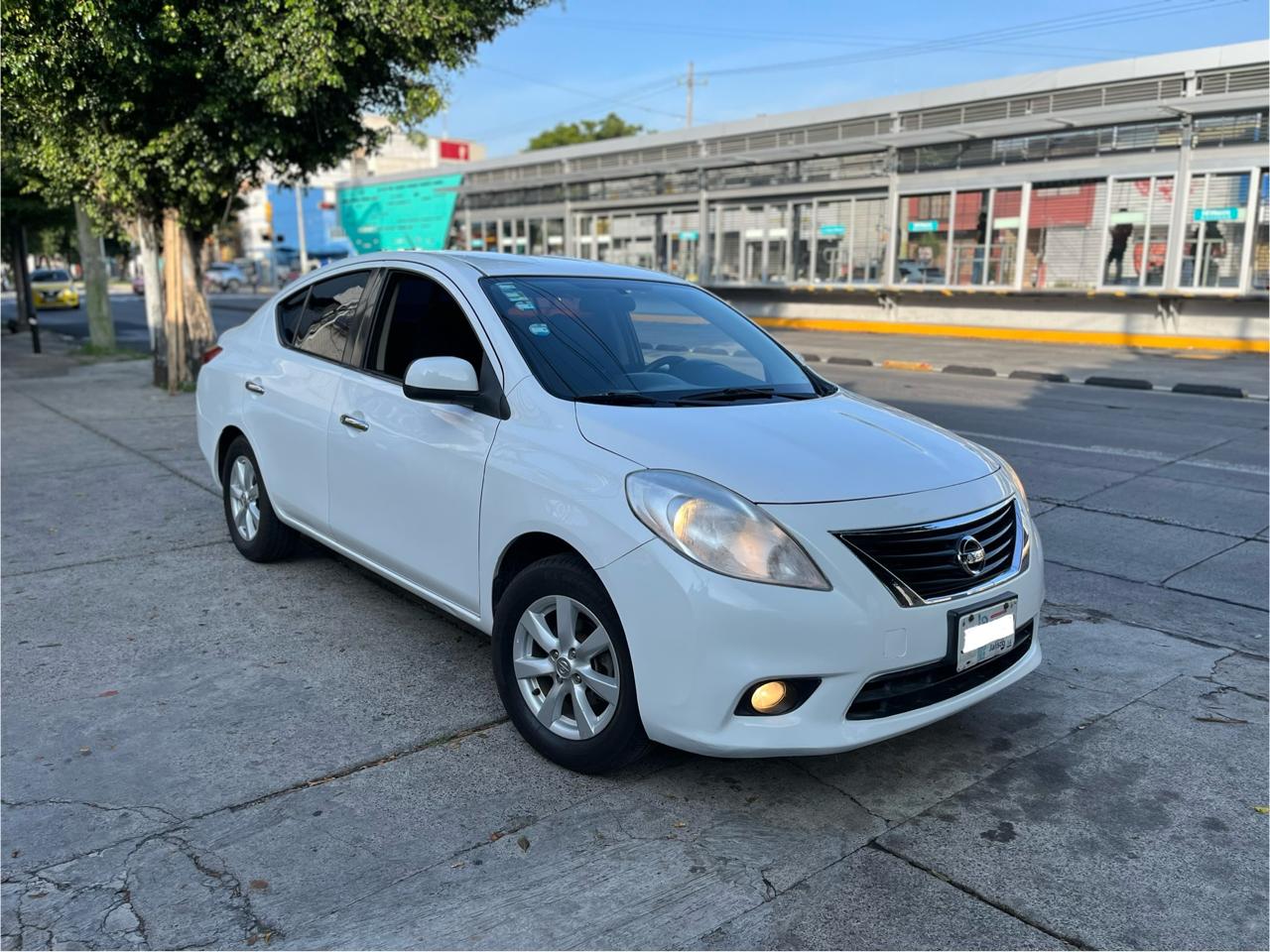 Nissan Versa 2012 Advance Automático Blanco