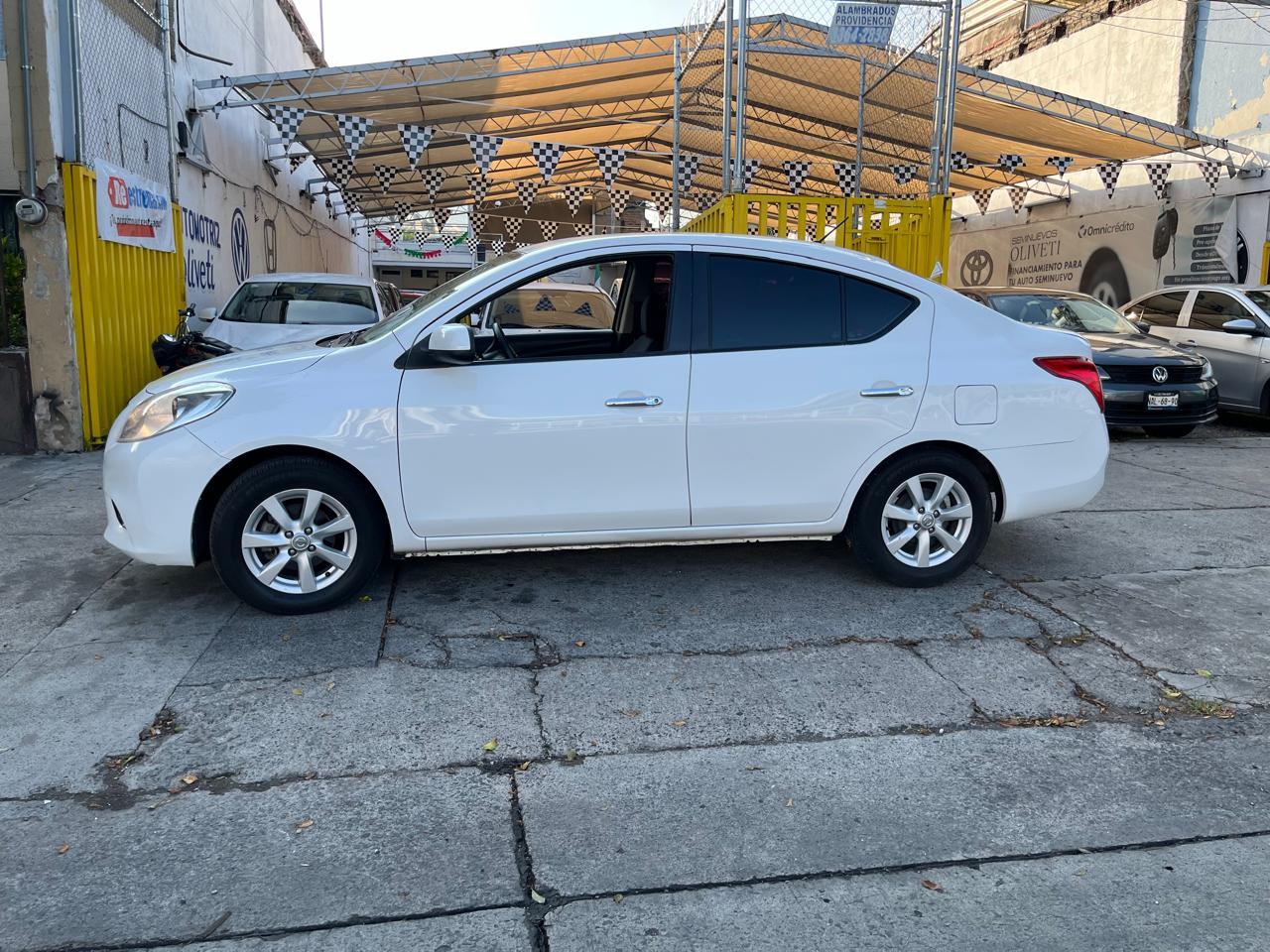 Nissan Versa 2012 Advance Automático Blanco