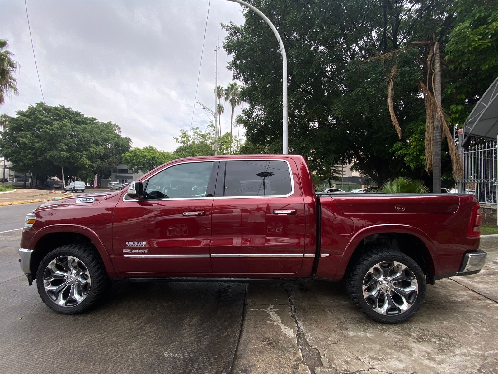 RAM 1500 2019 LIMITED Automático Rojo