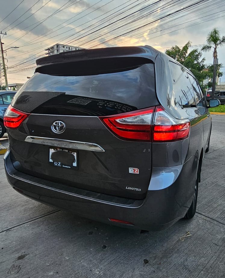 Toyota Sienna 2018 Limited Automático Gris