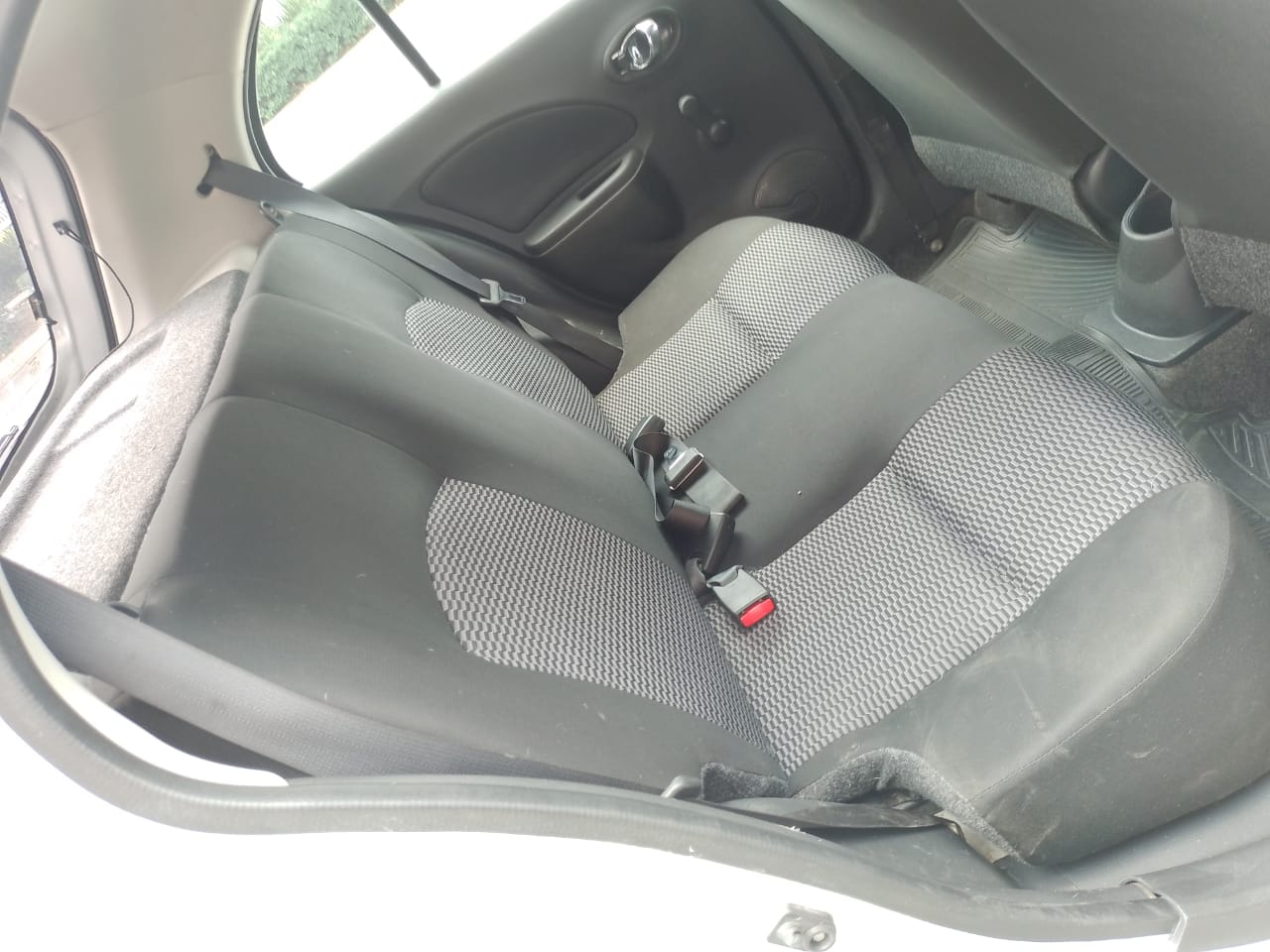 Nissan March 2018 SENCE Automático Plata