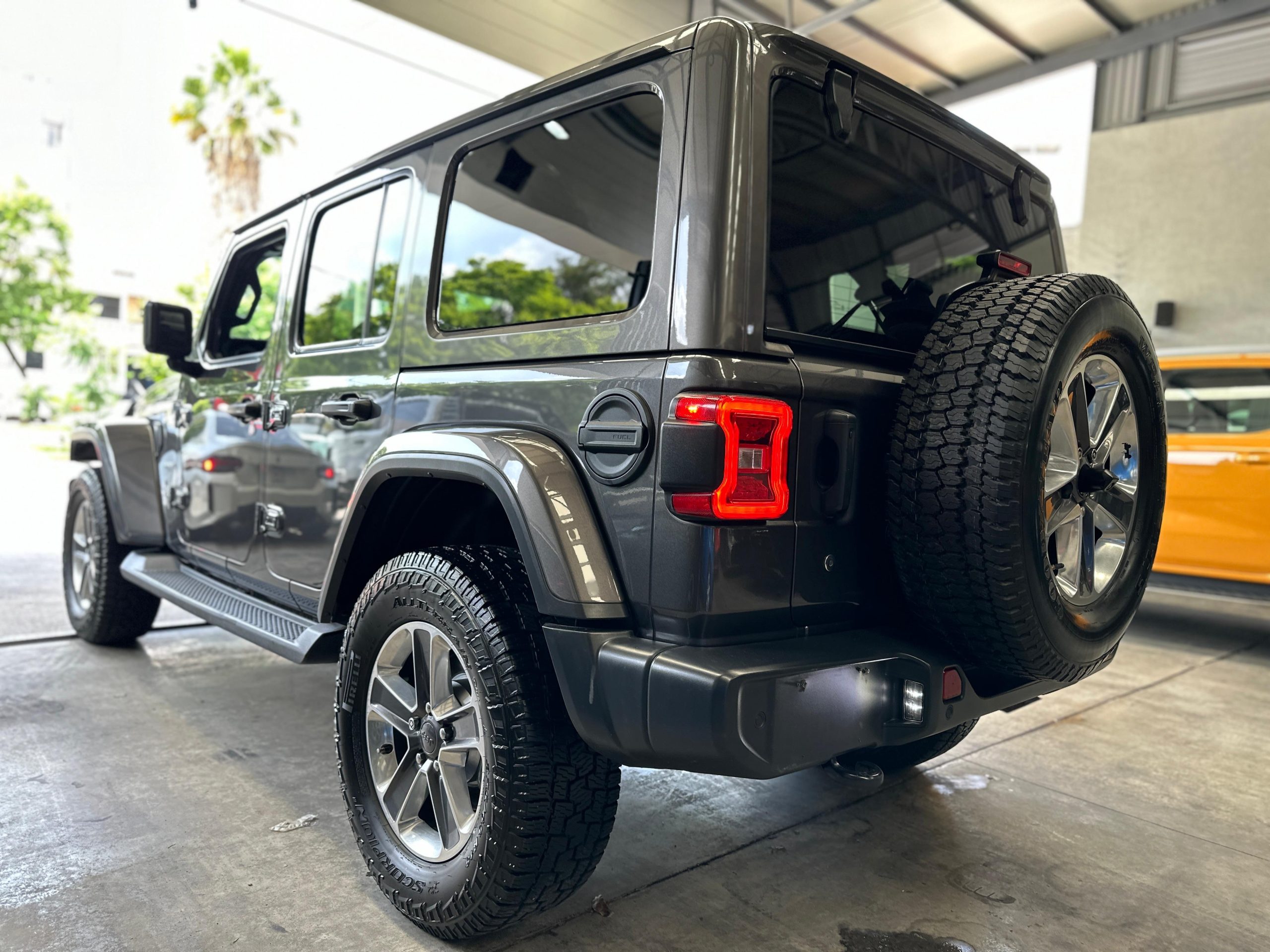 Jeep Wrangler 2021 UNLIMITED SÁHARA 4x4 Automático Gris