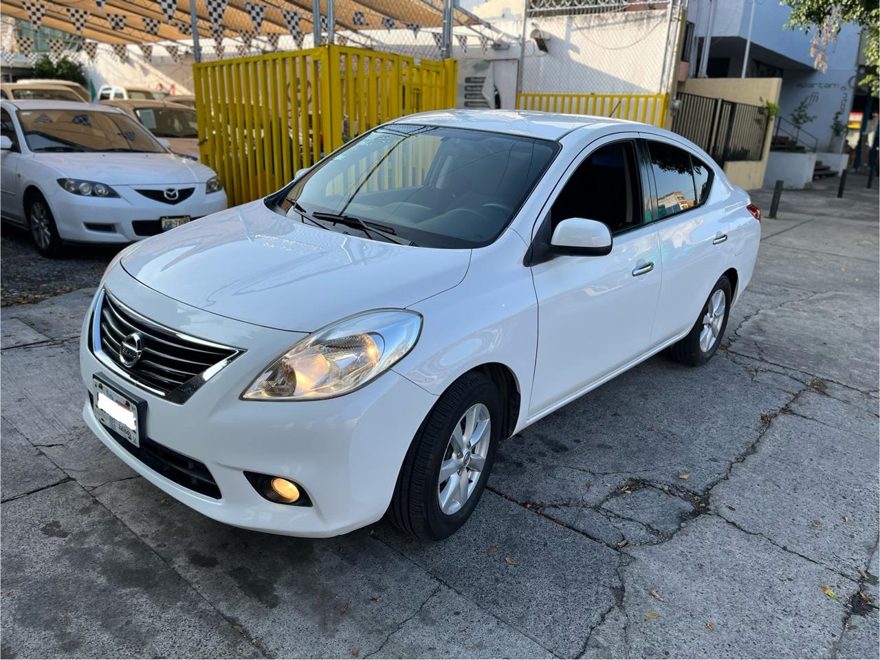 Nissan Versa 2012 Advance Automático Blanco
