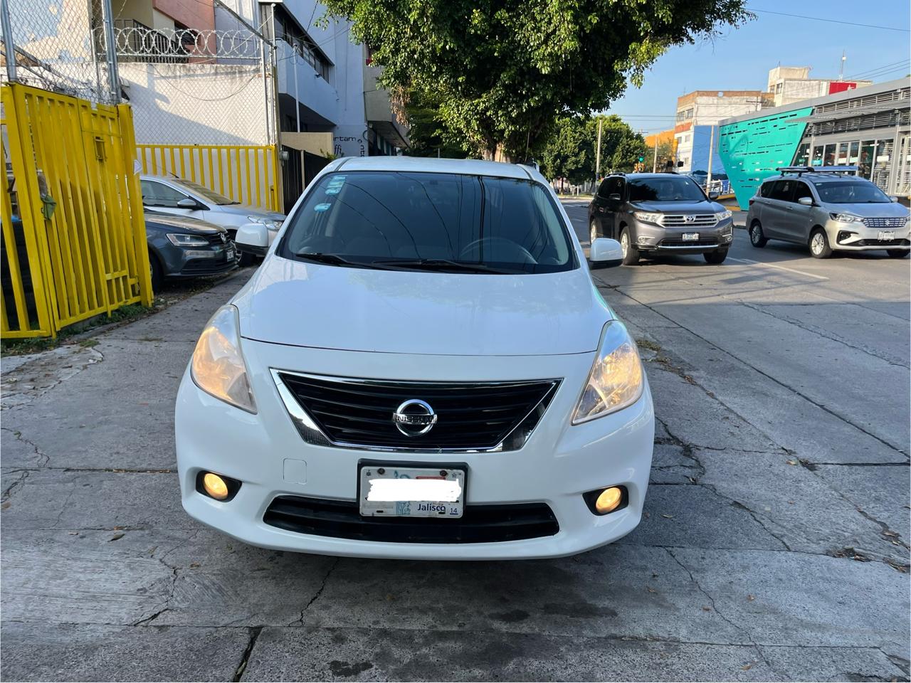 Nissan Versa 2012 Advance Automático Blanco
