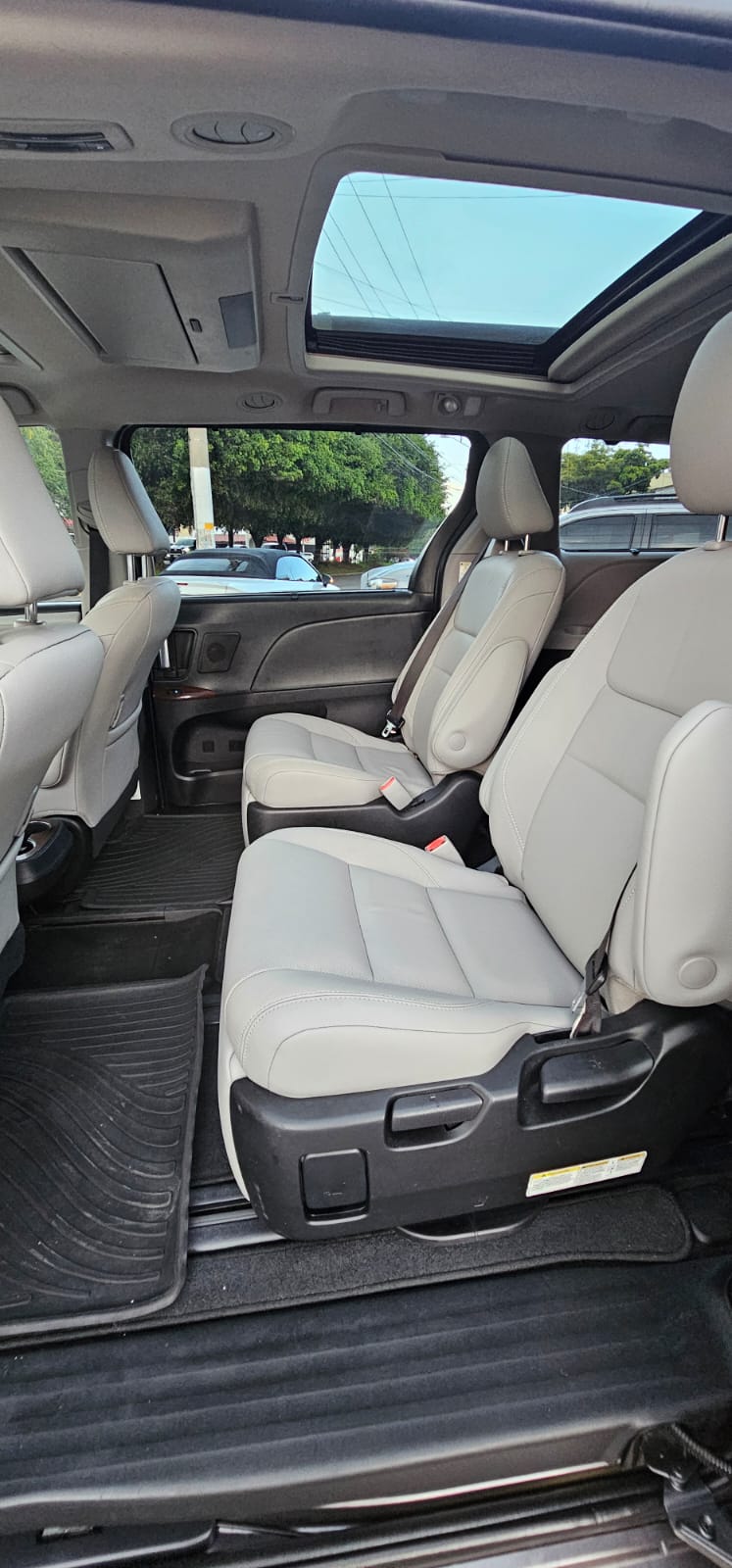 Toyota Sienna 2018 Limited Automático Gris