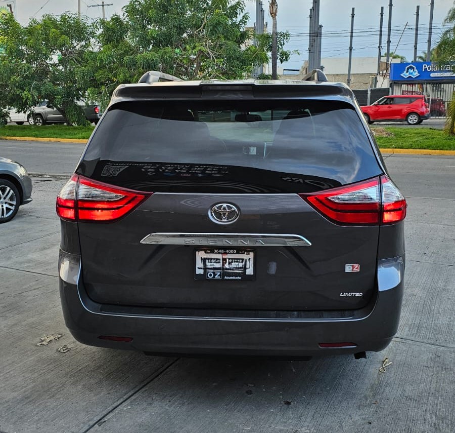 Toyota Sienna 2018 Limited Automático Gris