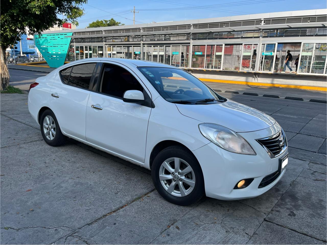 Nissan Versa 2012 Advance Automático Blanco